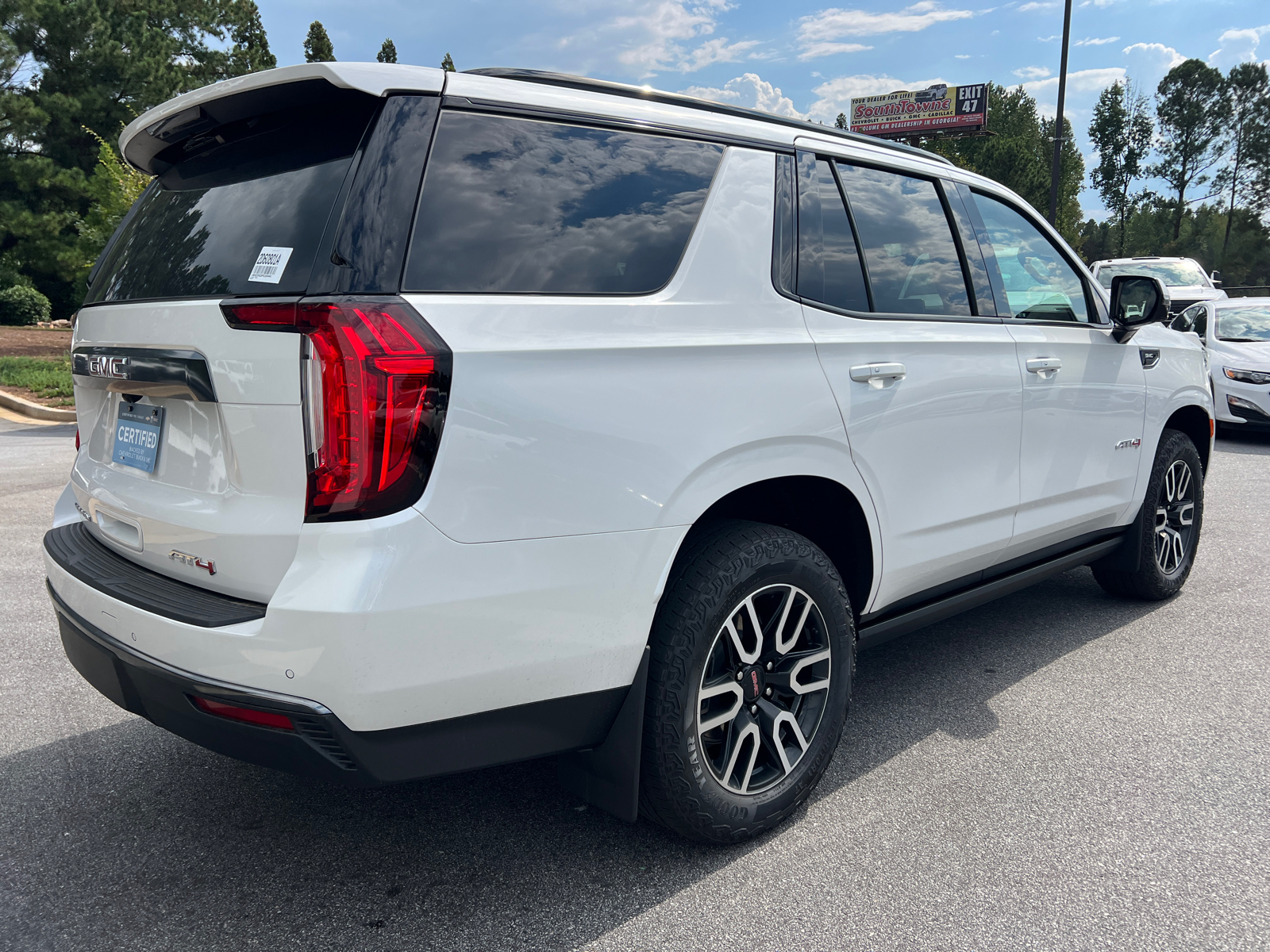 2023 GMC Yukon AT4 5