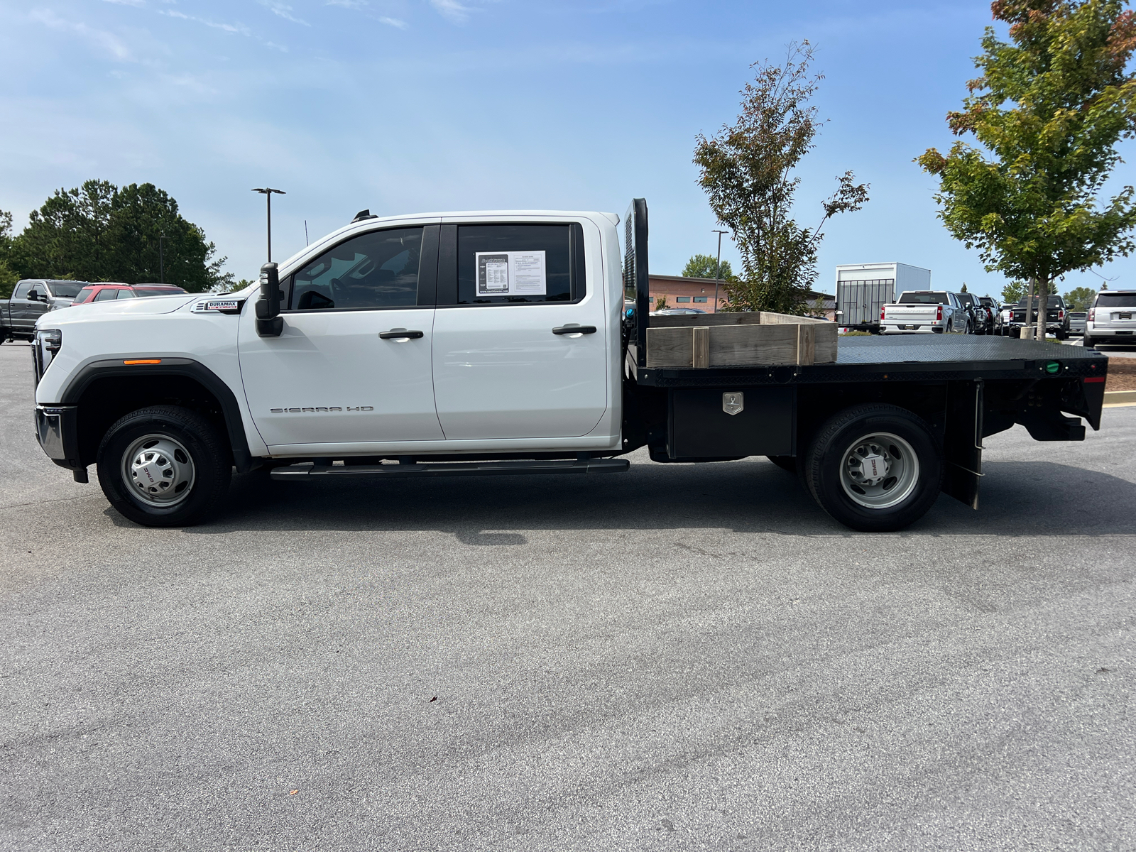 2024 GMC Sierra 3500HD Pro 8