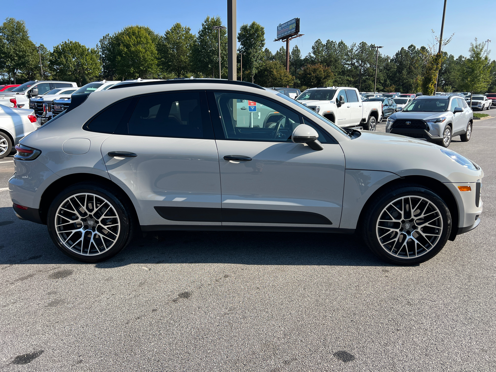 2021 Porsche Macan S 4