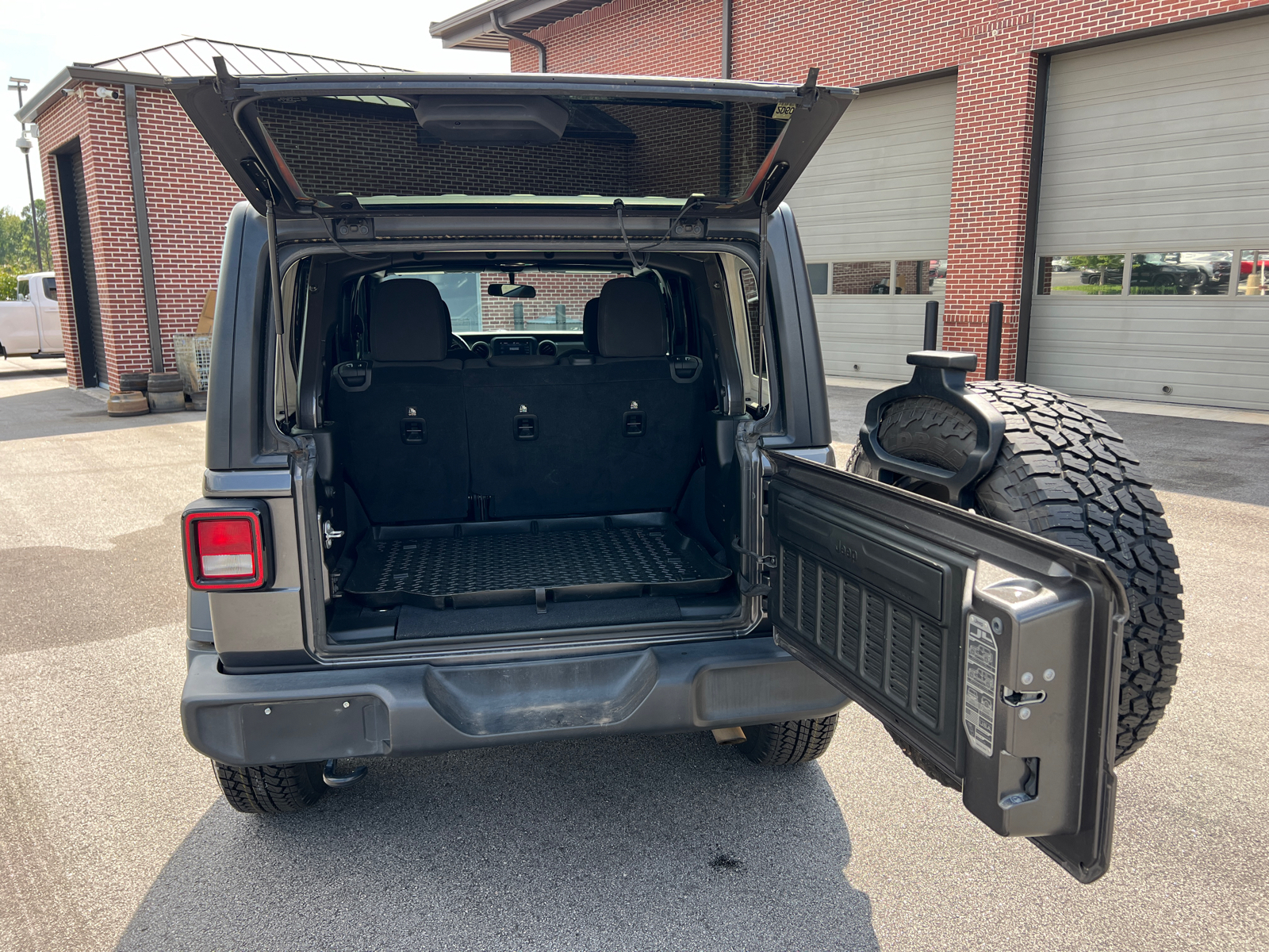 2018 Jeep Wrangler Unlimited Sport S 18