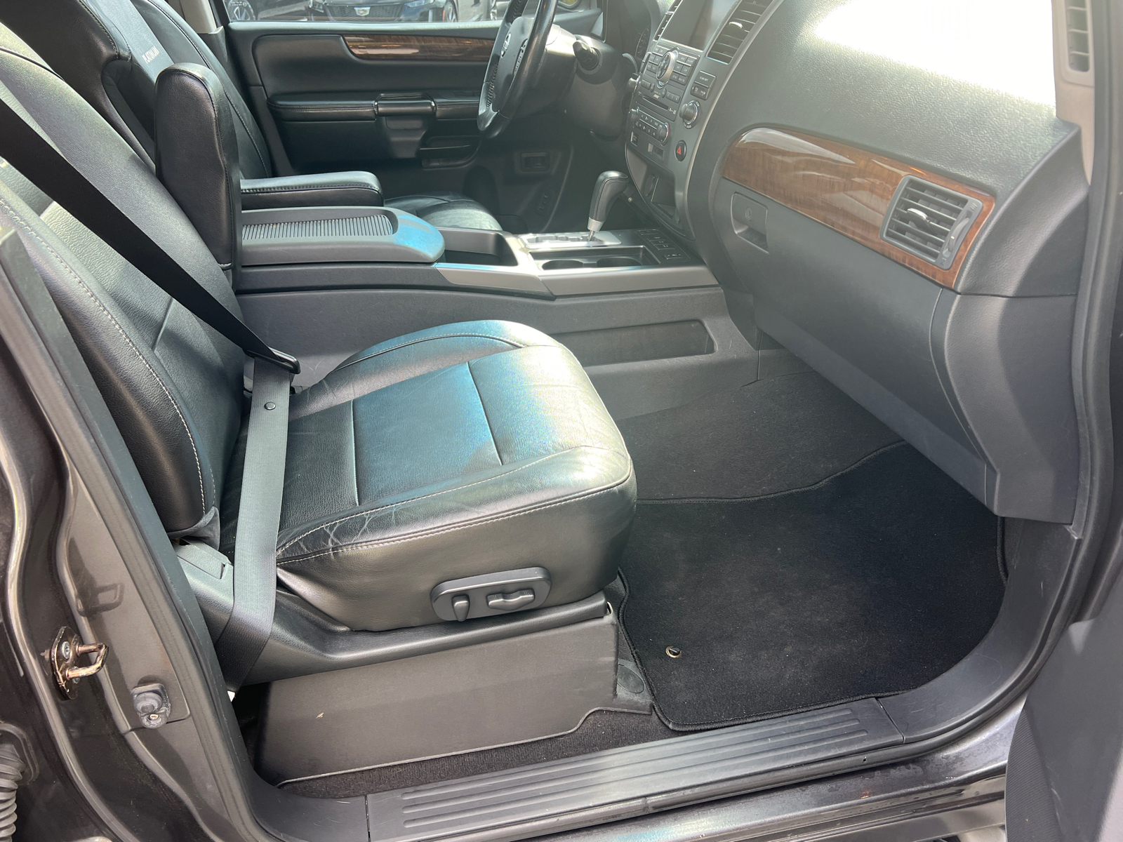 2011 Nissan Armada Platinum 13