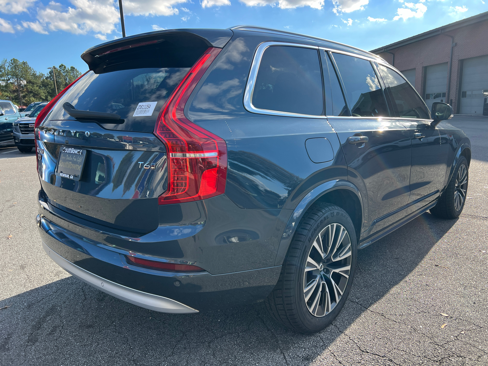 2022 Volvo XC90 T6 Momentum 5