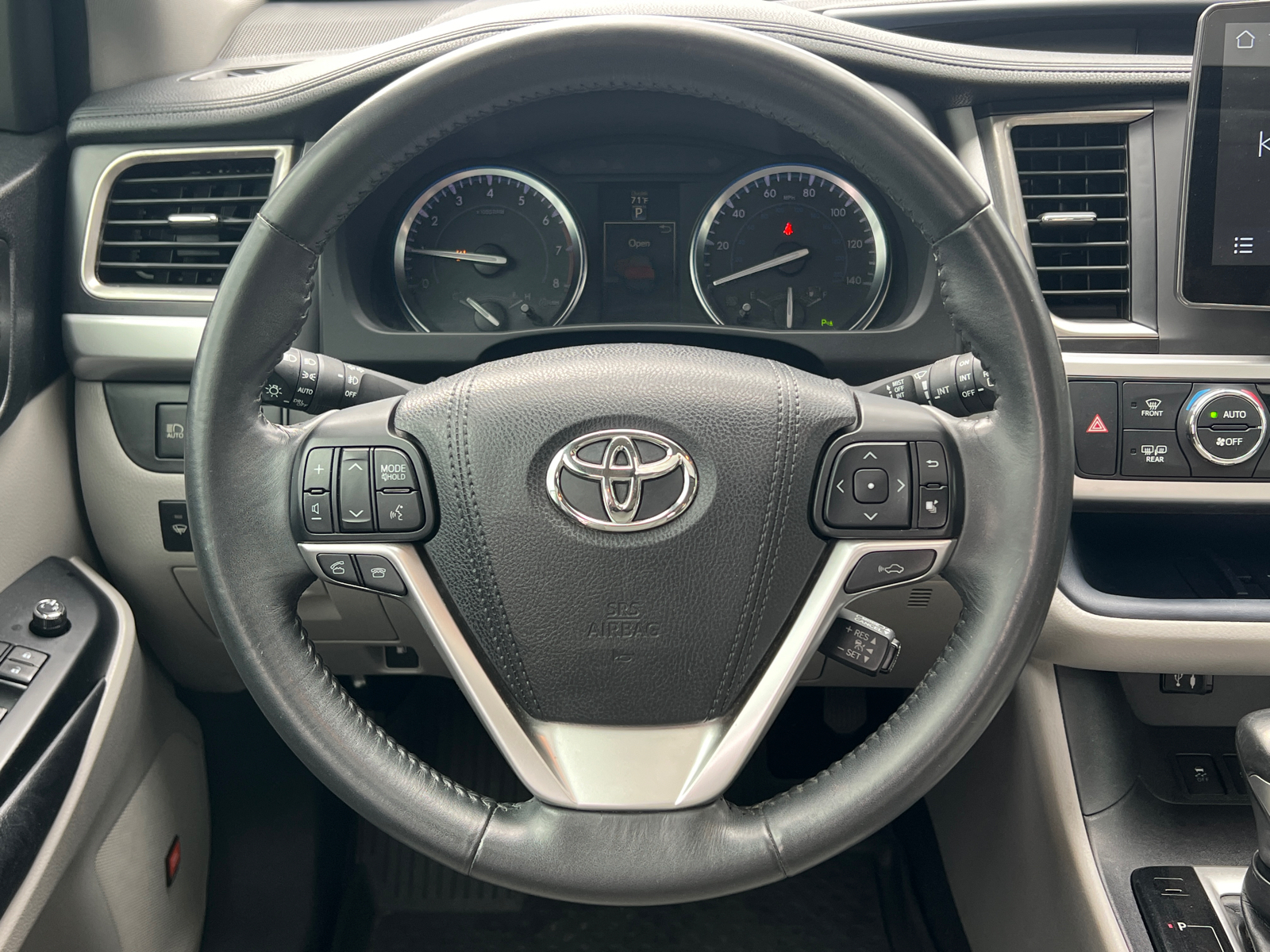 2015 Toyota Highlander  24