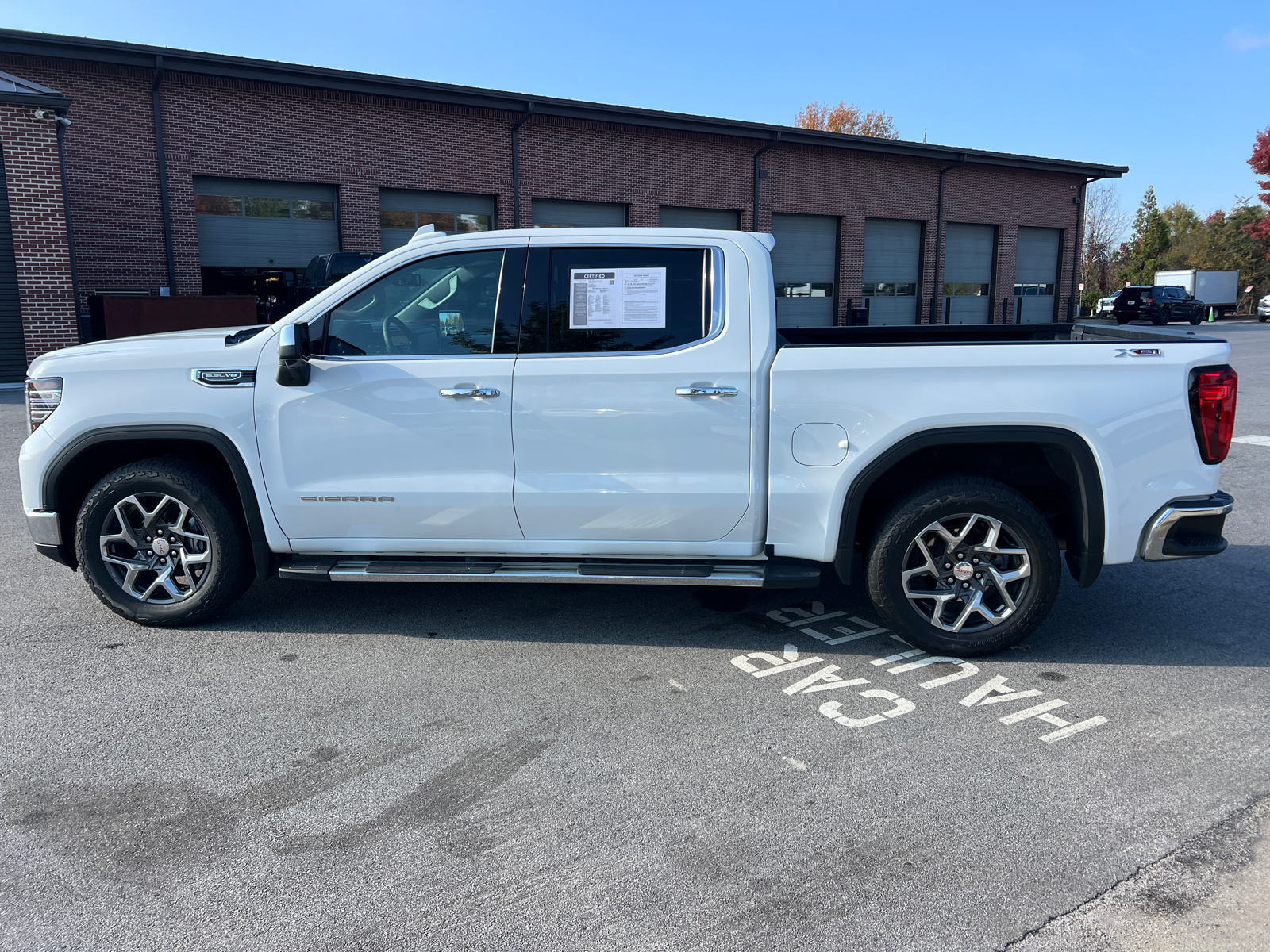 2023 GMC Sierra 1500 SLT 8