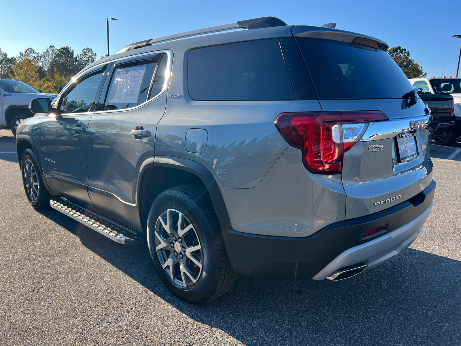 2023 GMC Acadia SLT 7