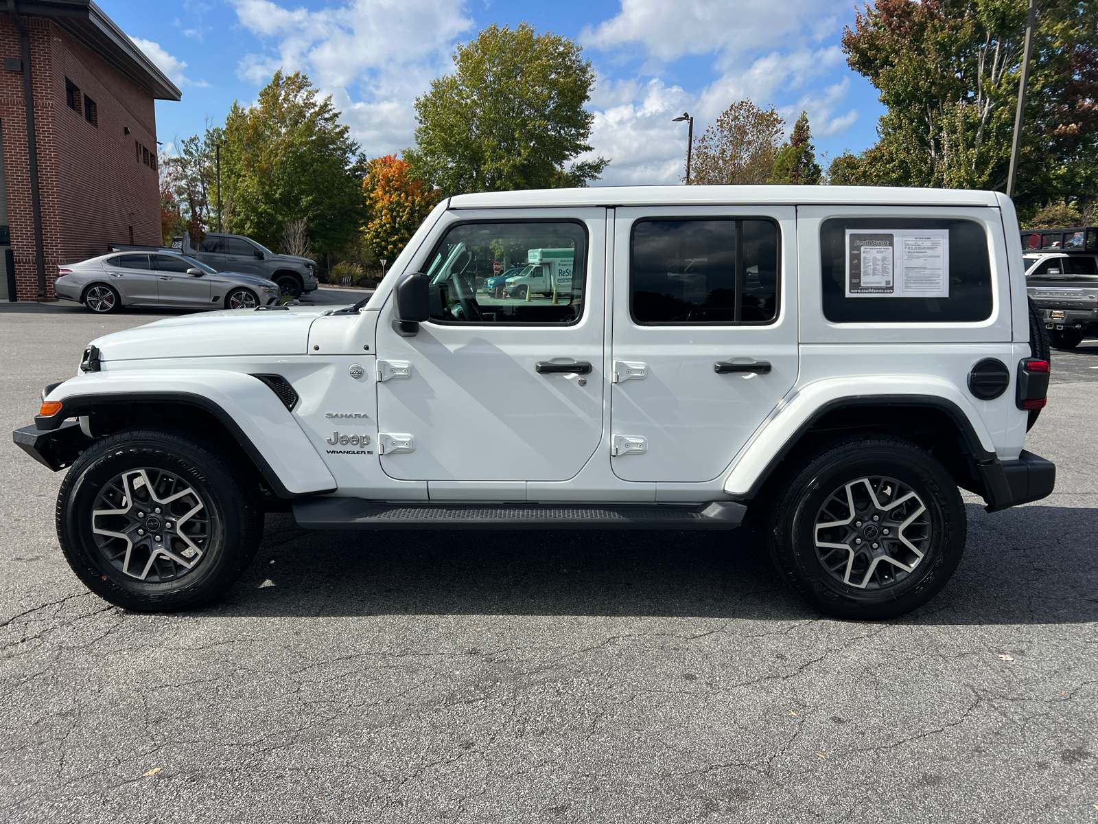 2024 Jeep Wrangler Sahara 8