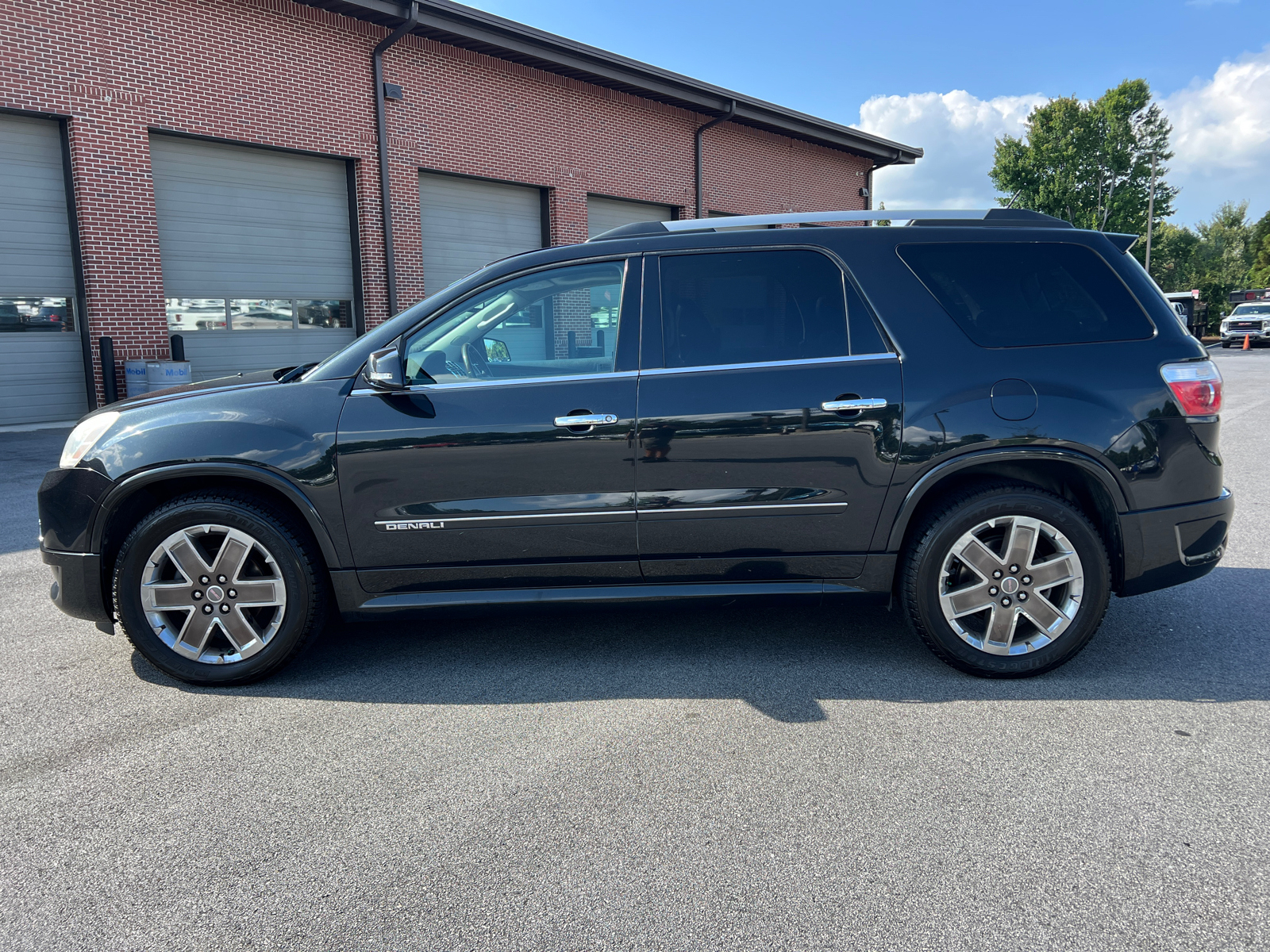 2011 GMC Acadia Denali 8