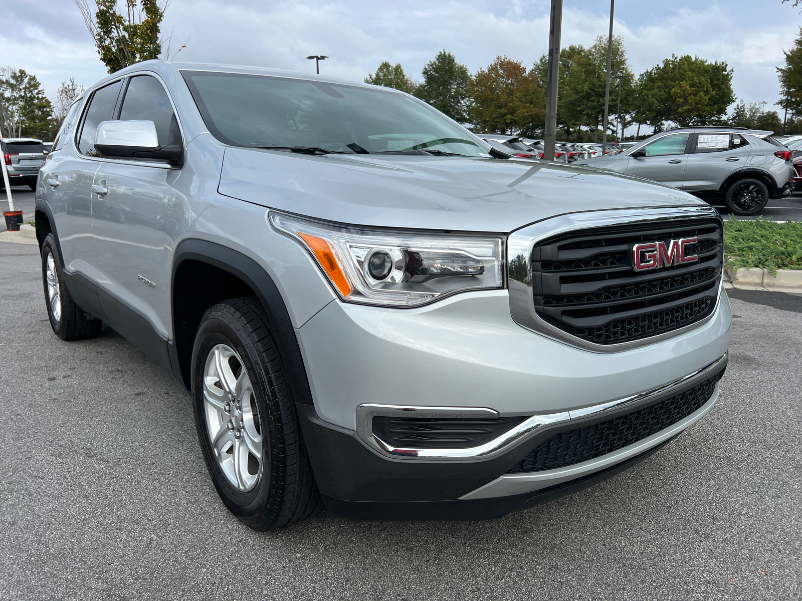 2019 GMC Acadia SLE-1 3