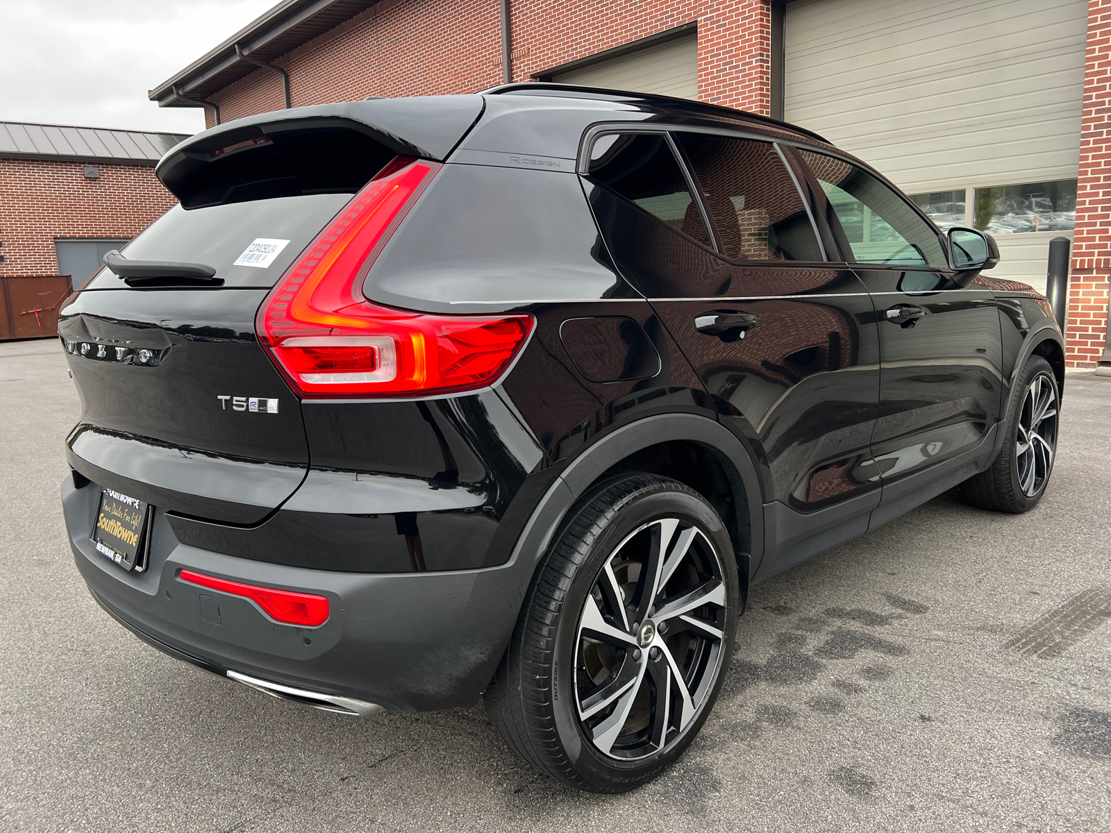 2020 Volvo XC40 R-Design 5