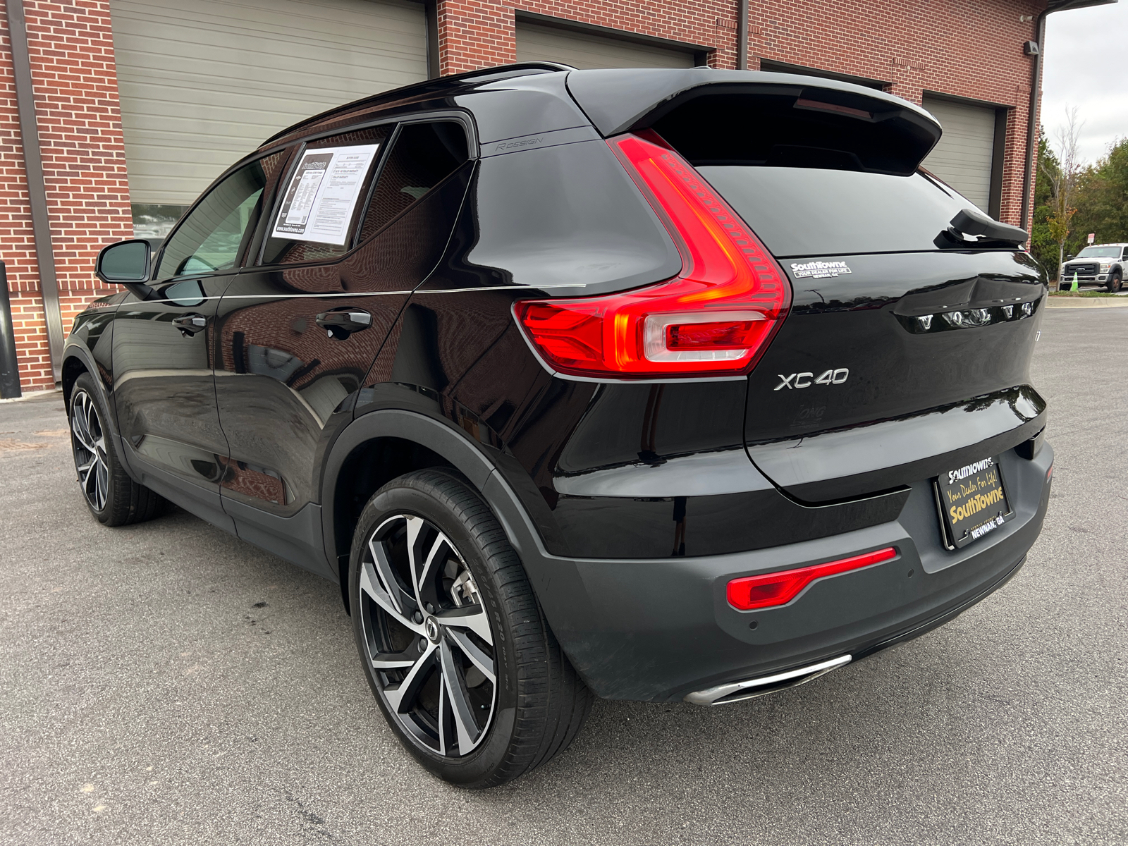 2020 Volvo XC40 R-Design 7