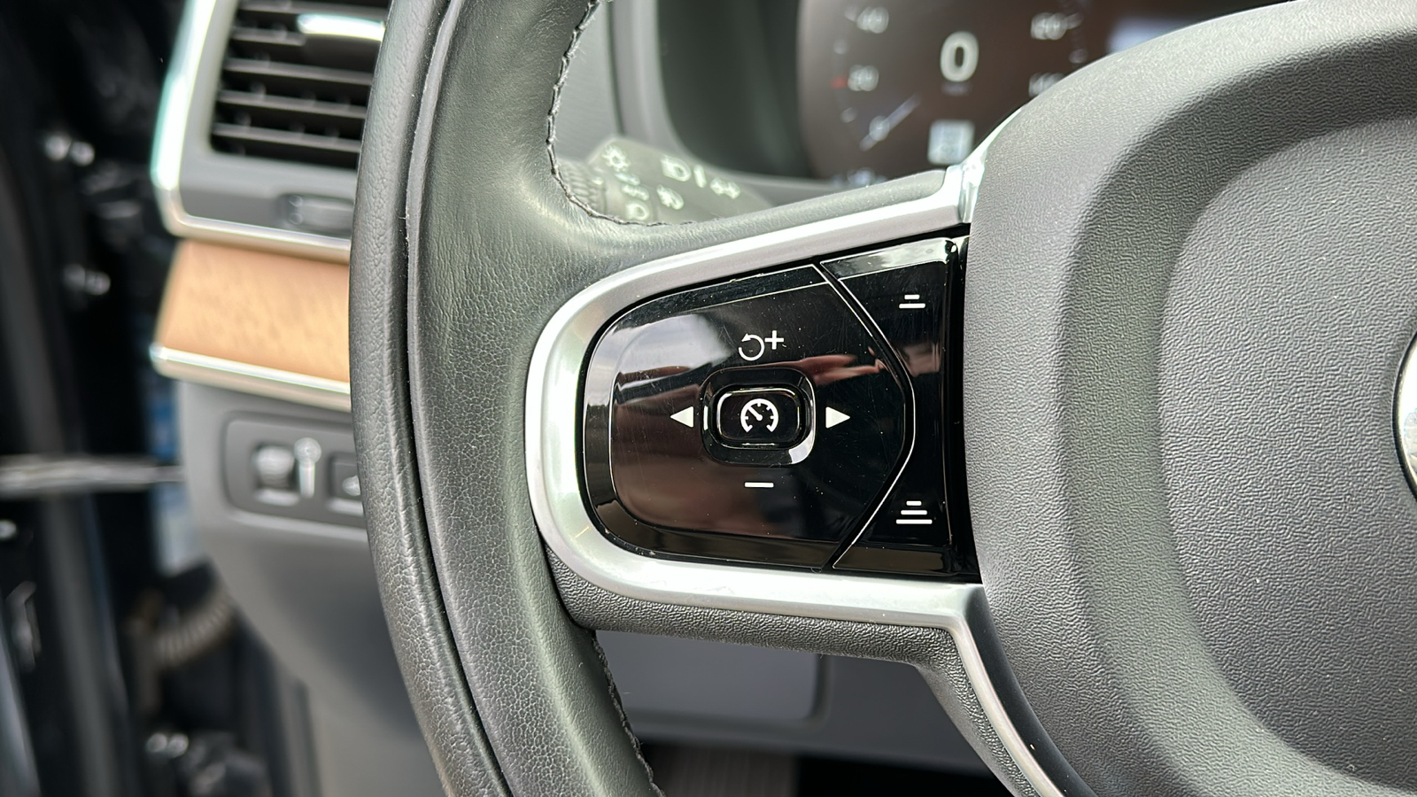 2021 Volvo XC90 Recharge Plug-In Hybrid T8 Inscription Expression 7 Passenger 12