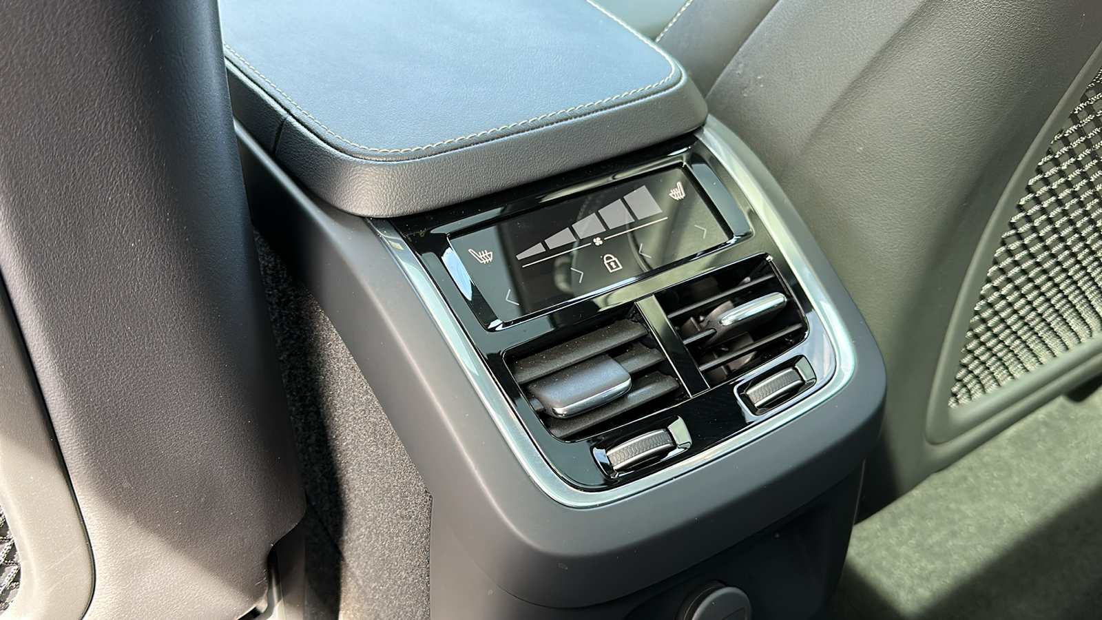 2021 Volvo XC90 Recharge Plug-In Hybrid T8 R-Design 7 Passenger 26