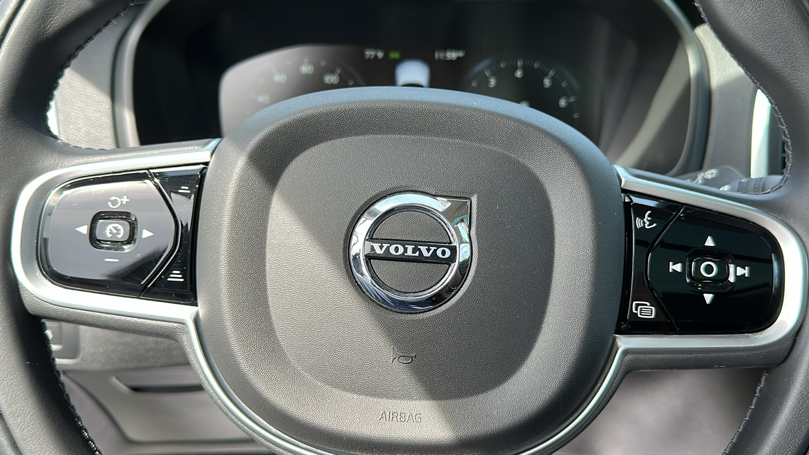 2020 Volvo XC90 T6 Momentum 11