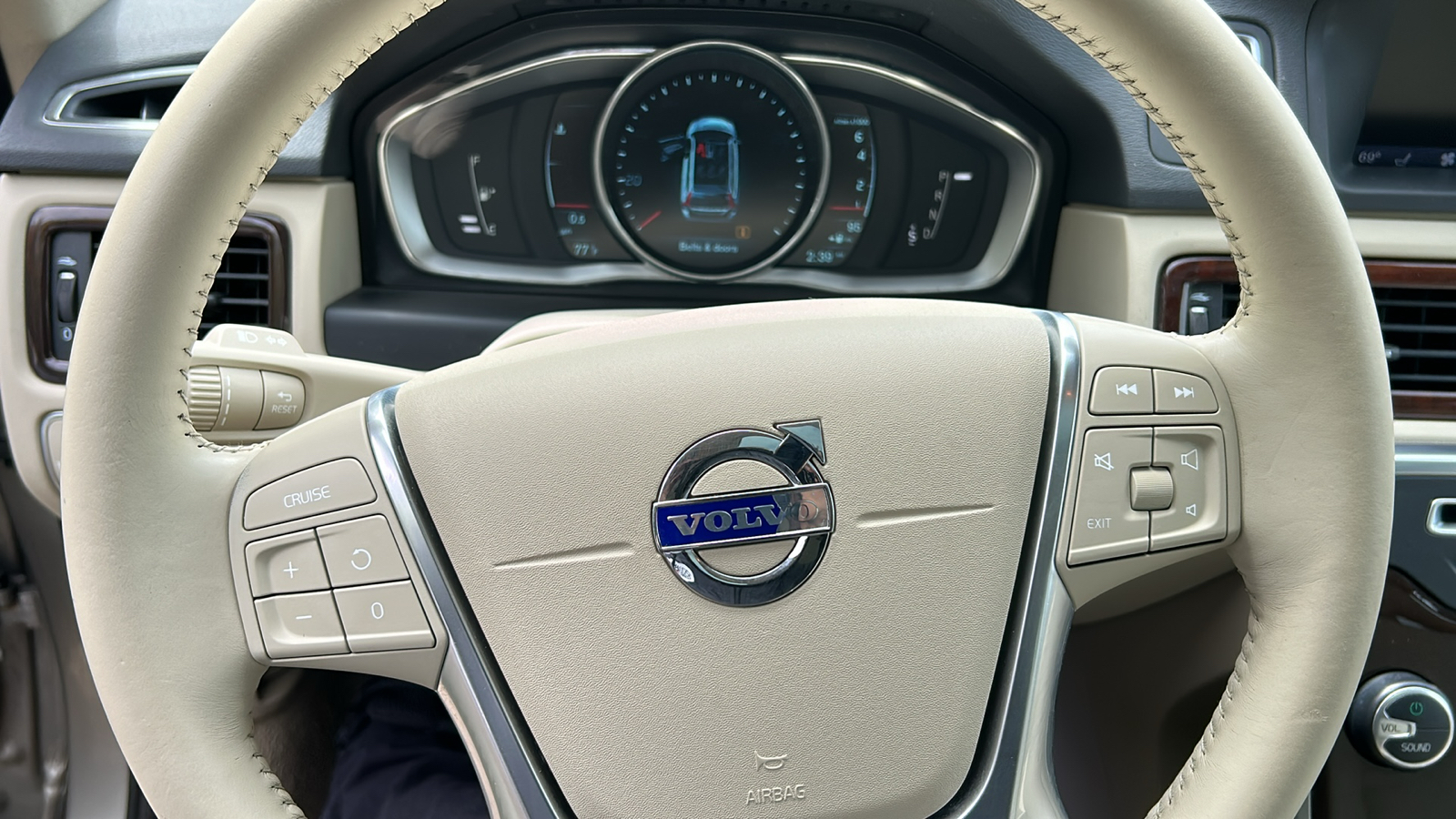 2014 Volvo XC70 3.2 11