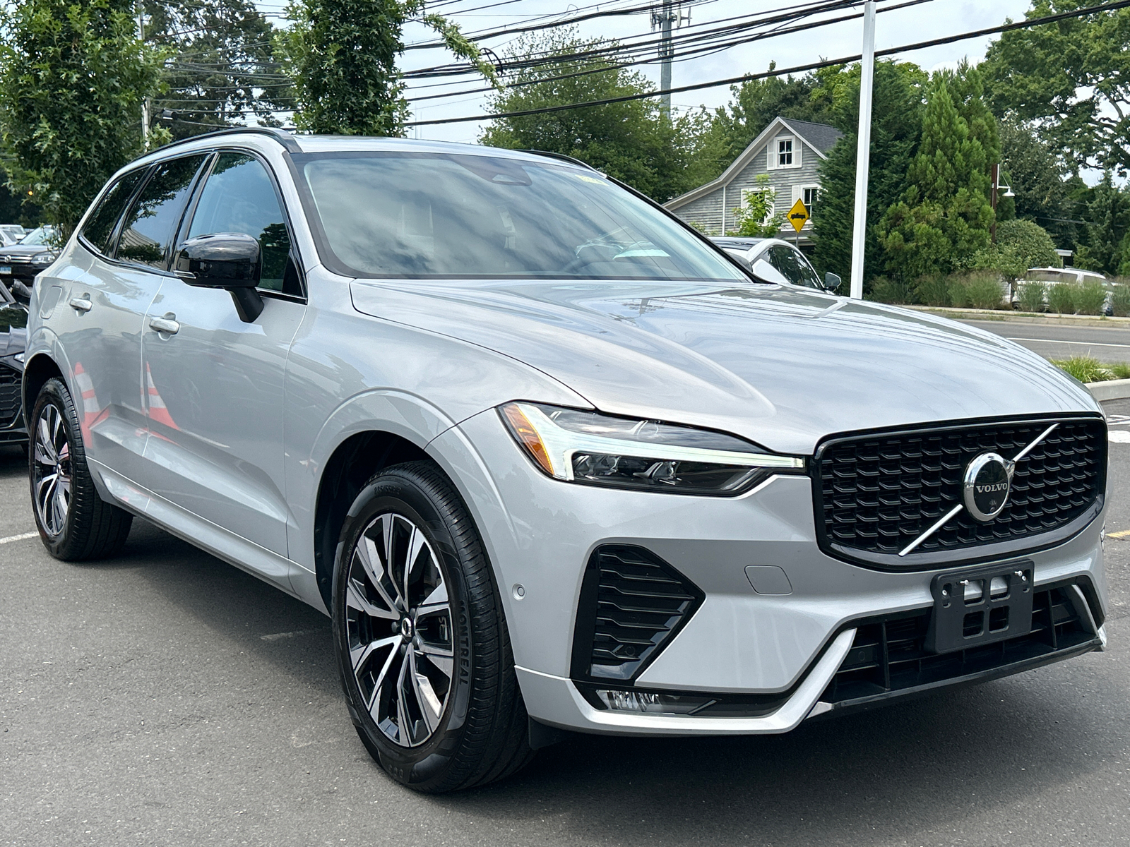 2024 Volvo XC60 B5 Plus Dark Theme 2