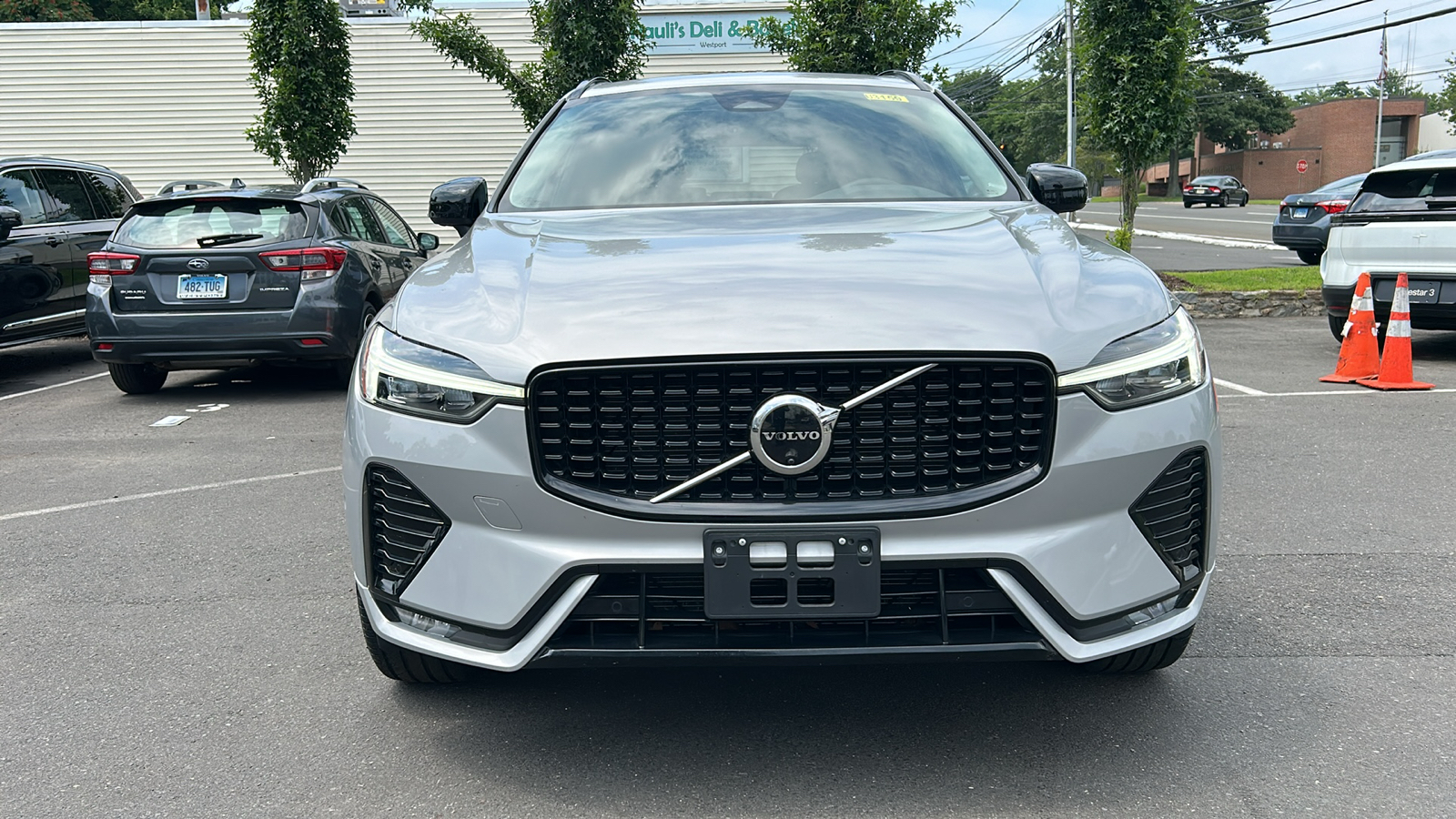 2024 Volvo XC60 B5 Plus Dark Theme 3