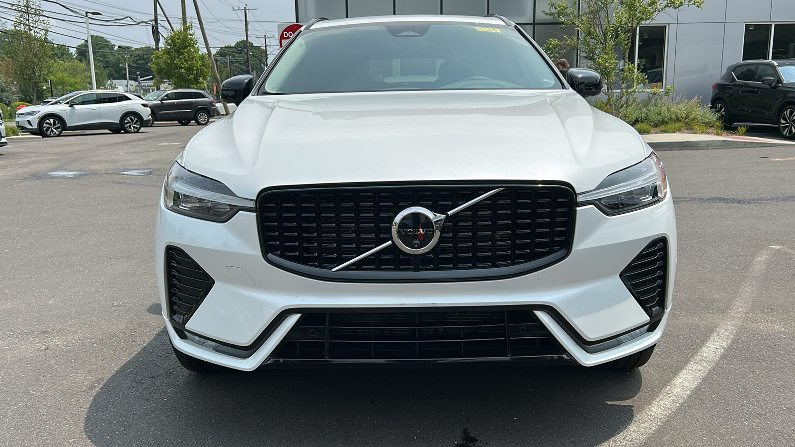 2024 Volvo XC60 B5 Plus Dark Theme 3