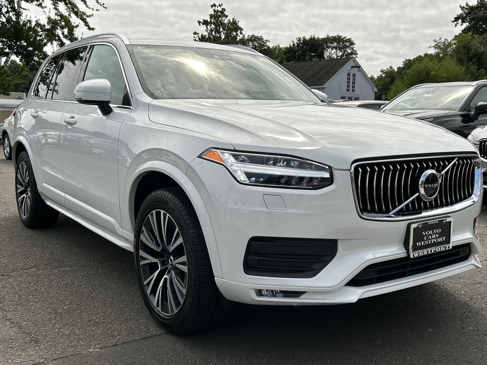 2022 Volvo XC90 T6 Momentum 2