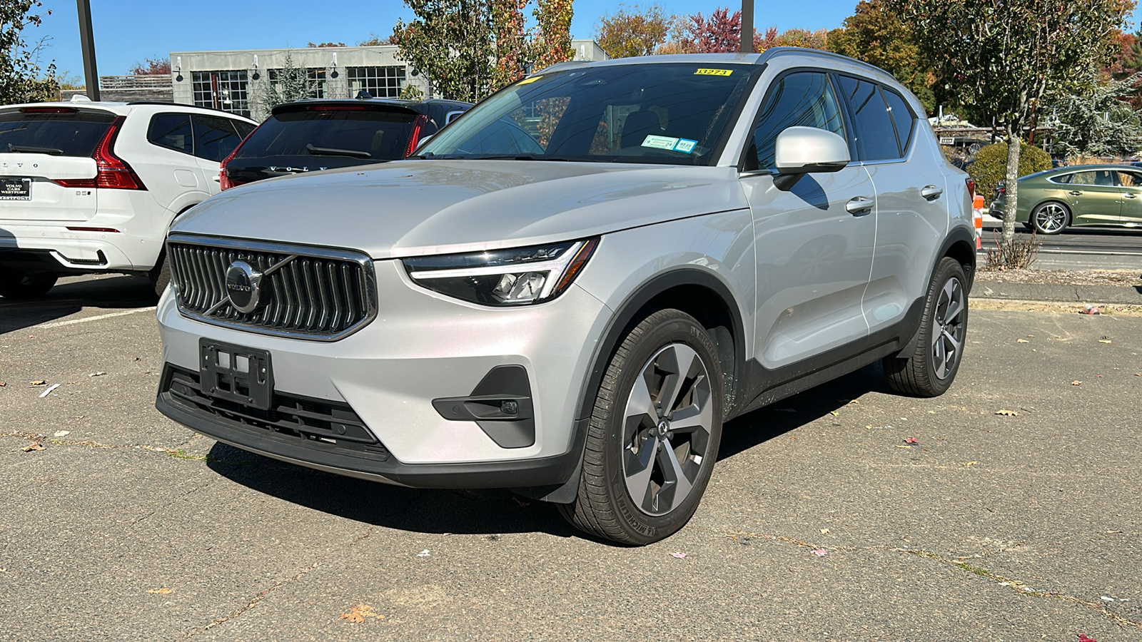 2023 Volvo XC40 B5 Plus Bright Theme 4