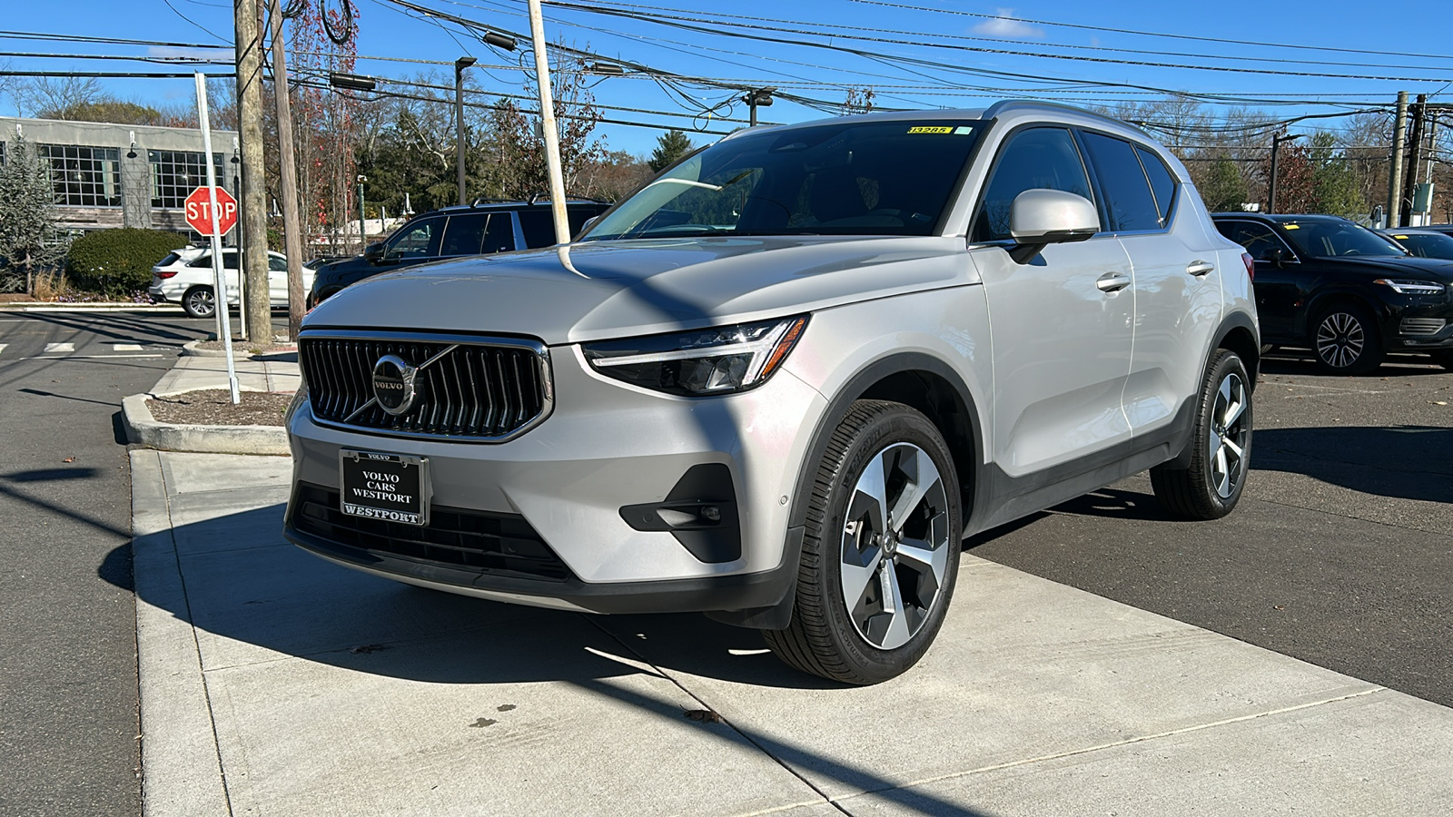 2024 Volvo XC40 B5 Plus Bright Theme 4