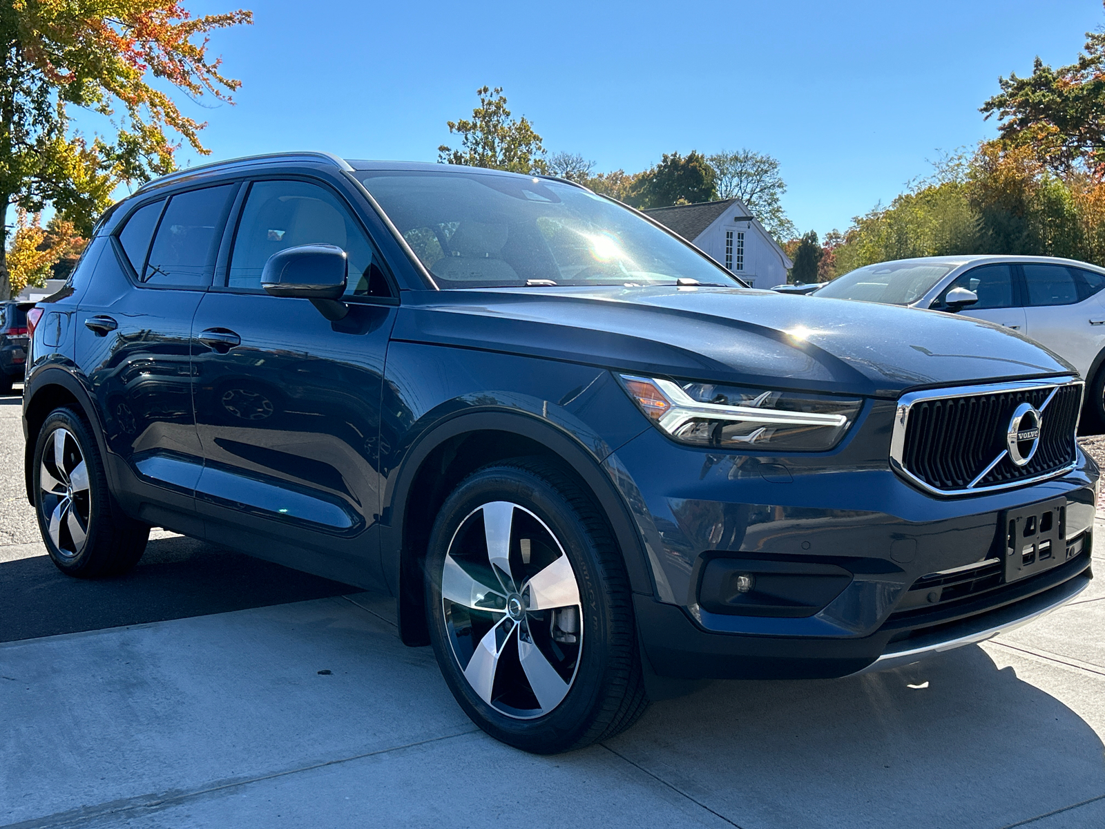 2022 Volvo XC40 Momentum 2