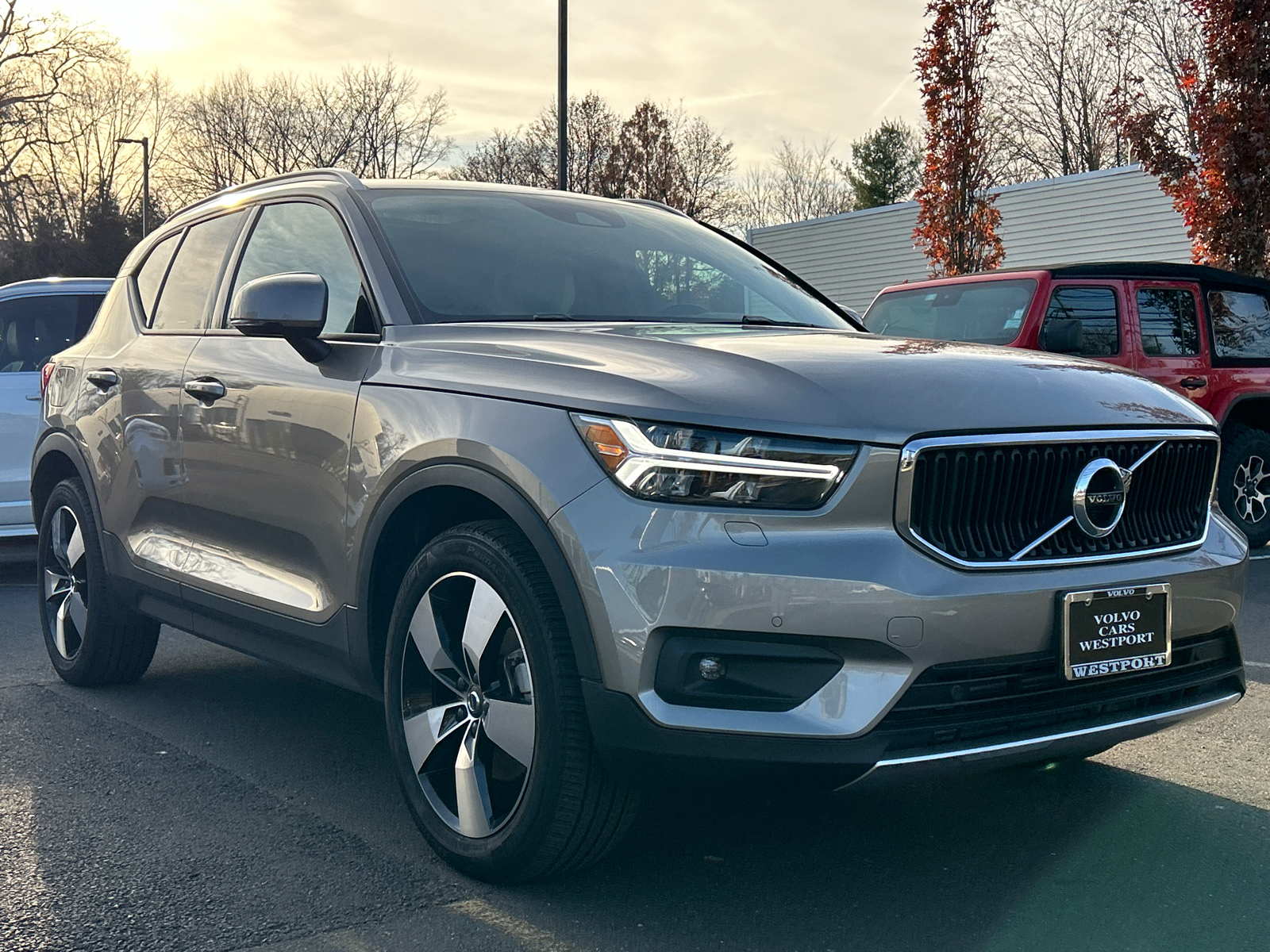 2022 Volvo XC40 Momentum 2