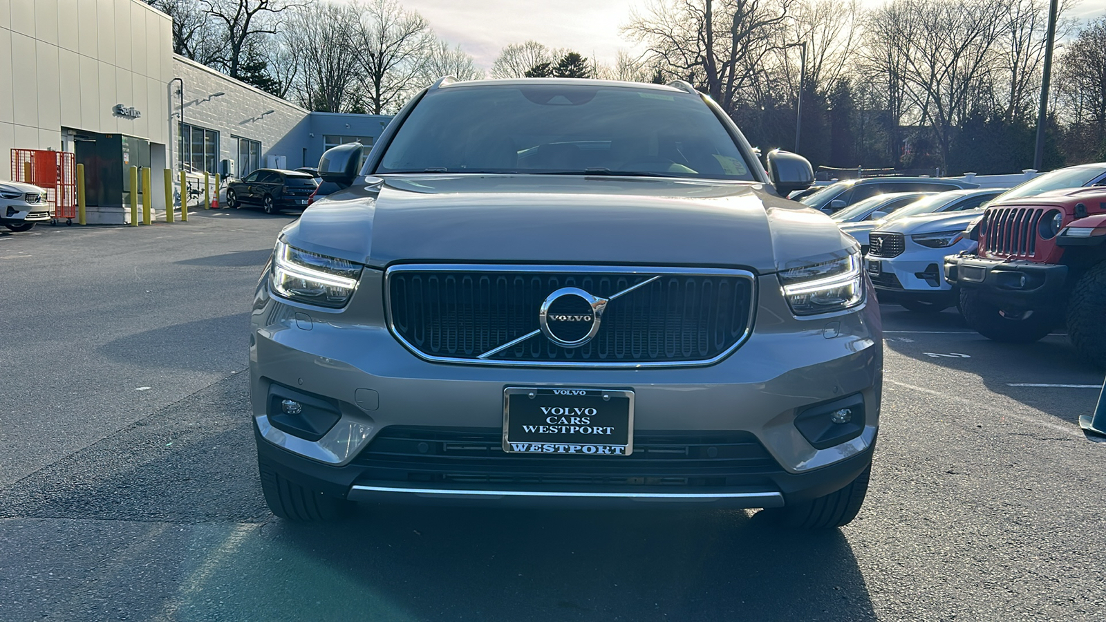 2022 Volvo XC40 Momentum 3