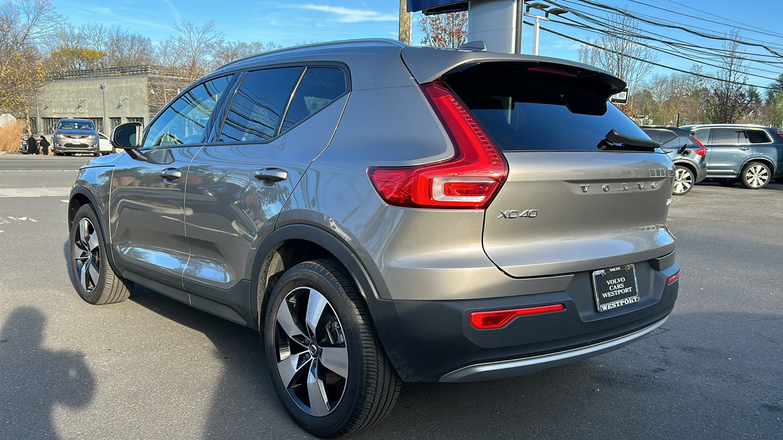 2022 Volvo XC40 Momentum 5