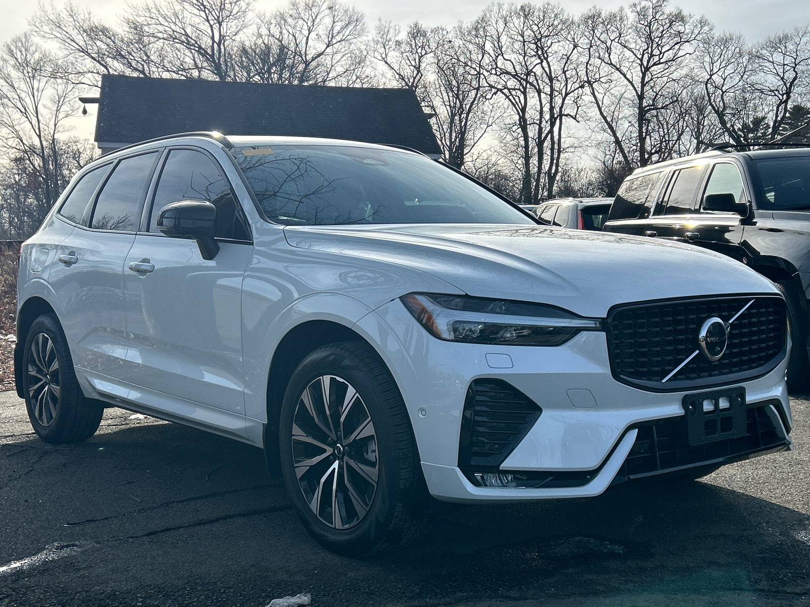 2023 Volvo XC60 B5 Plus Dark Theme 2