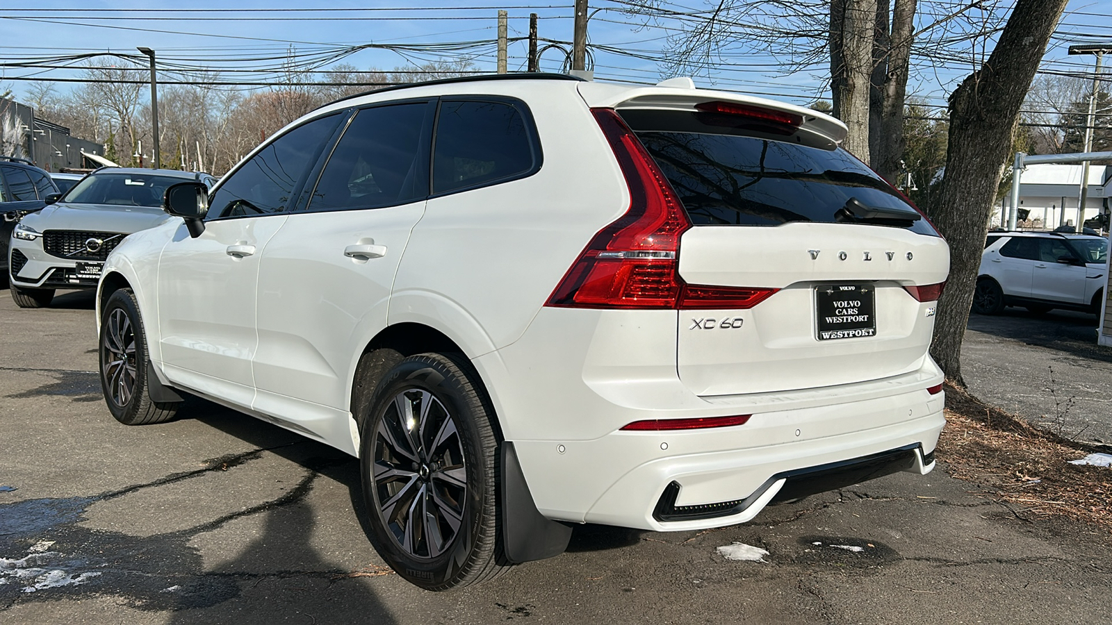 2023 Volvo XC60 B5 Plus Dark Theme 5