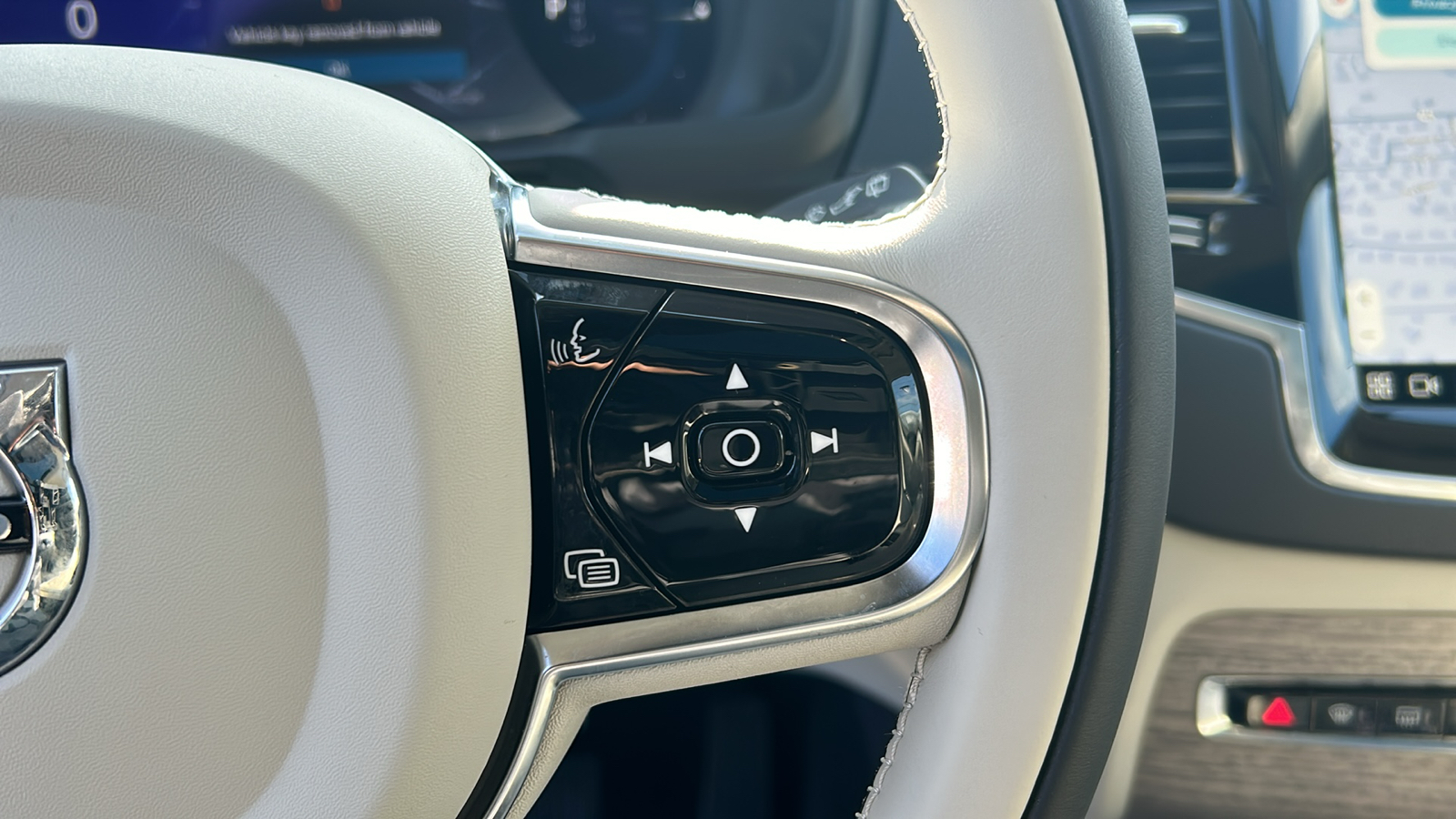 2024 Volvo XC90 Recharge Plug-In Hybrid Ultimate 12