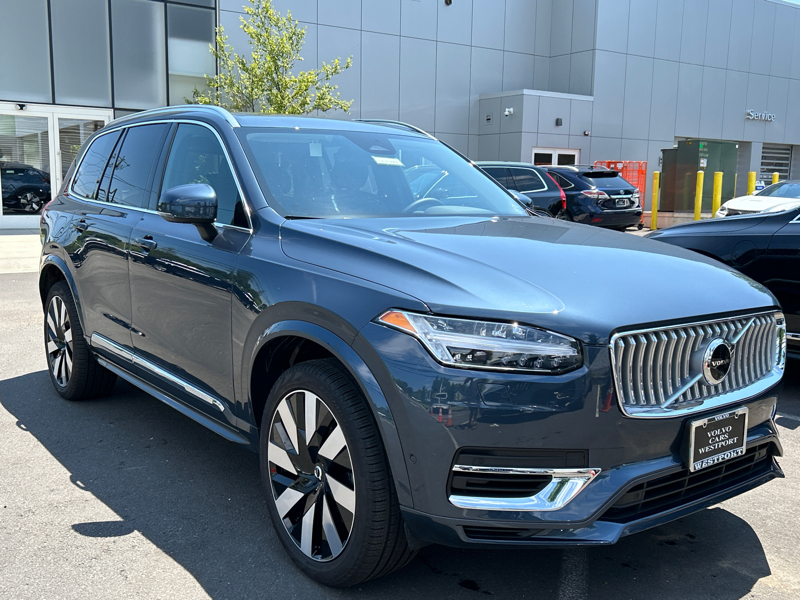 2024 Volvo XC90 Recharge Plug-In Hybrid T8 Plus Bright Theme 7 Passenger 2