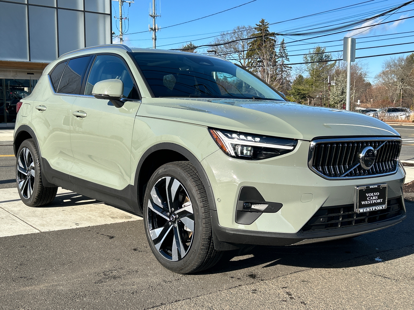 2025 Volvo XC40 B5 Plus Bright Theme 2