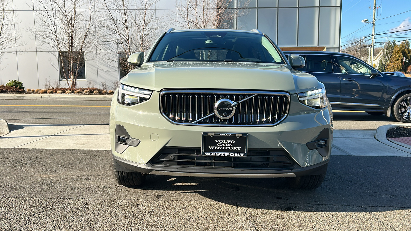 2025 Volvo XC40 B5 Plus Bright Theme 3