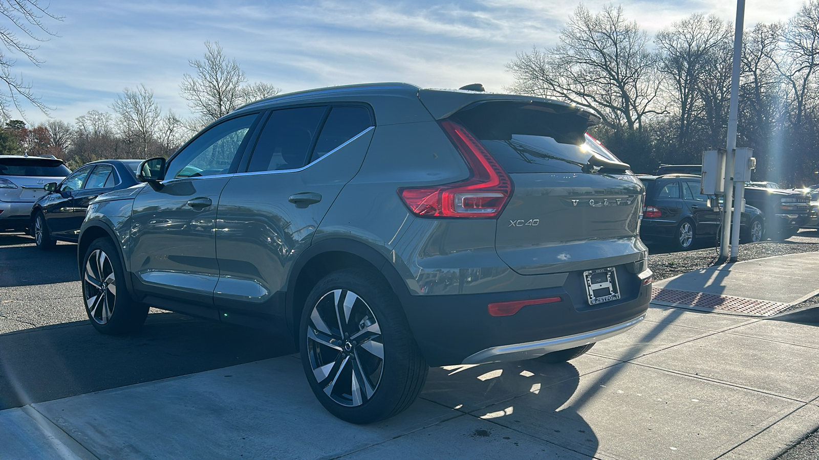 2025 Volvo XC40 B5 Plus Bright Theme 5