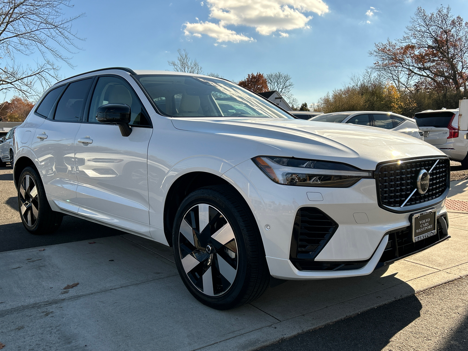 2025 Volvo XC60 Plug-In Hybrid T8 Plus 2