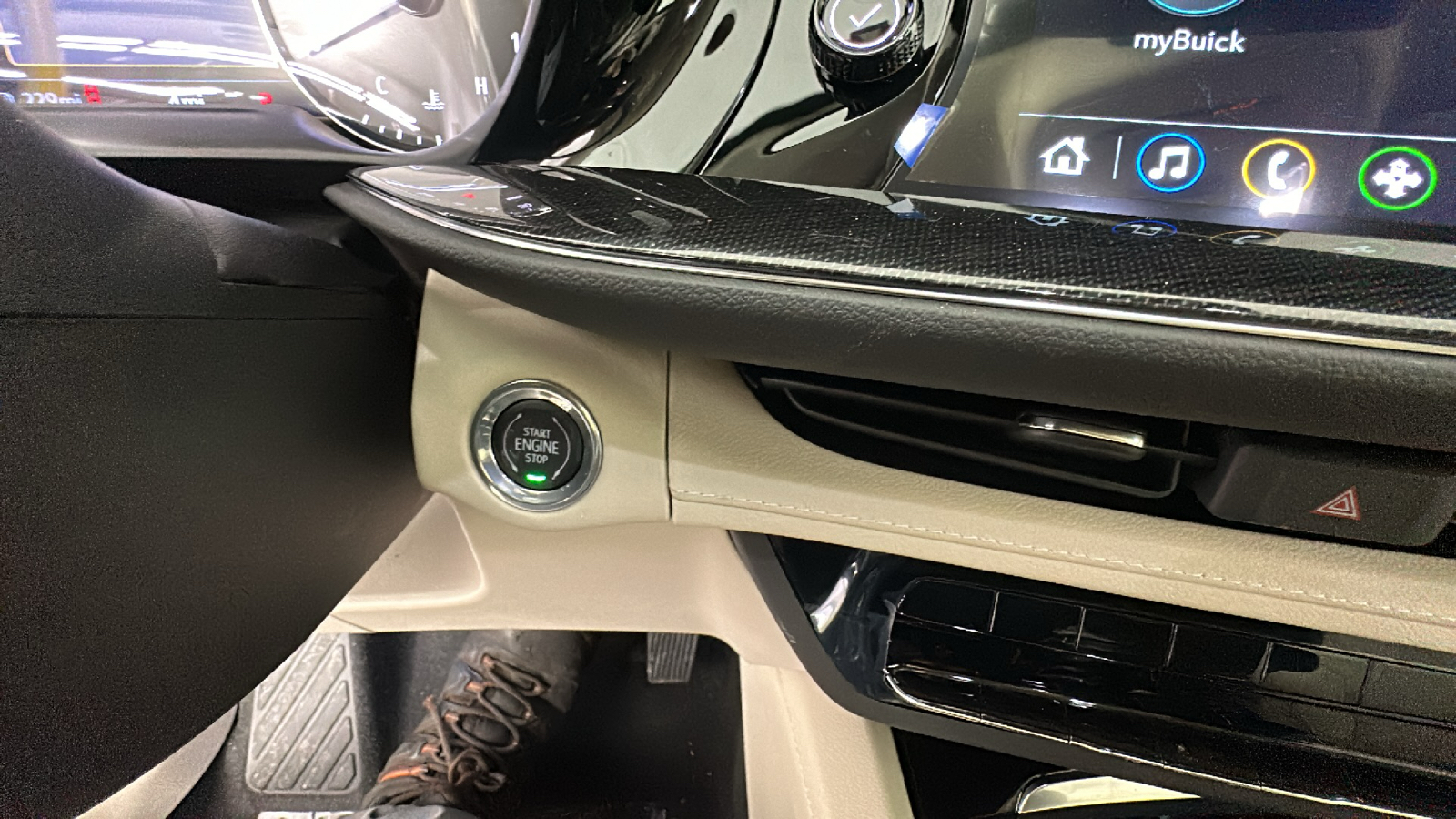 2023 Buick Envision Essence 40