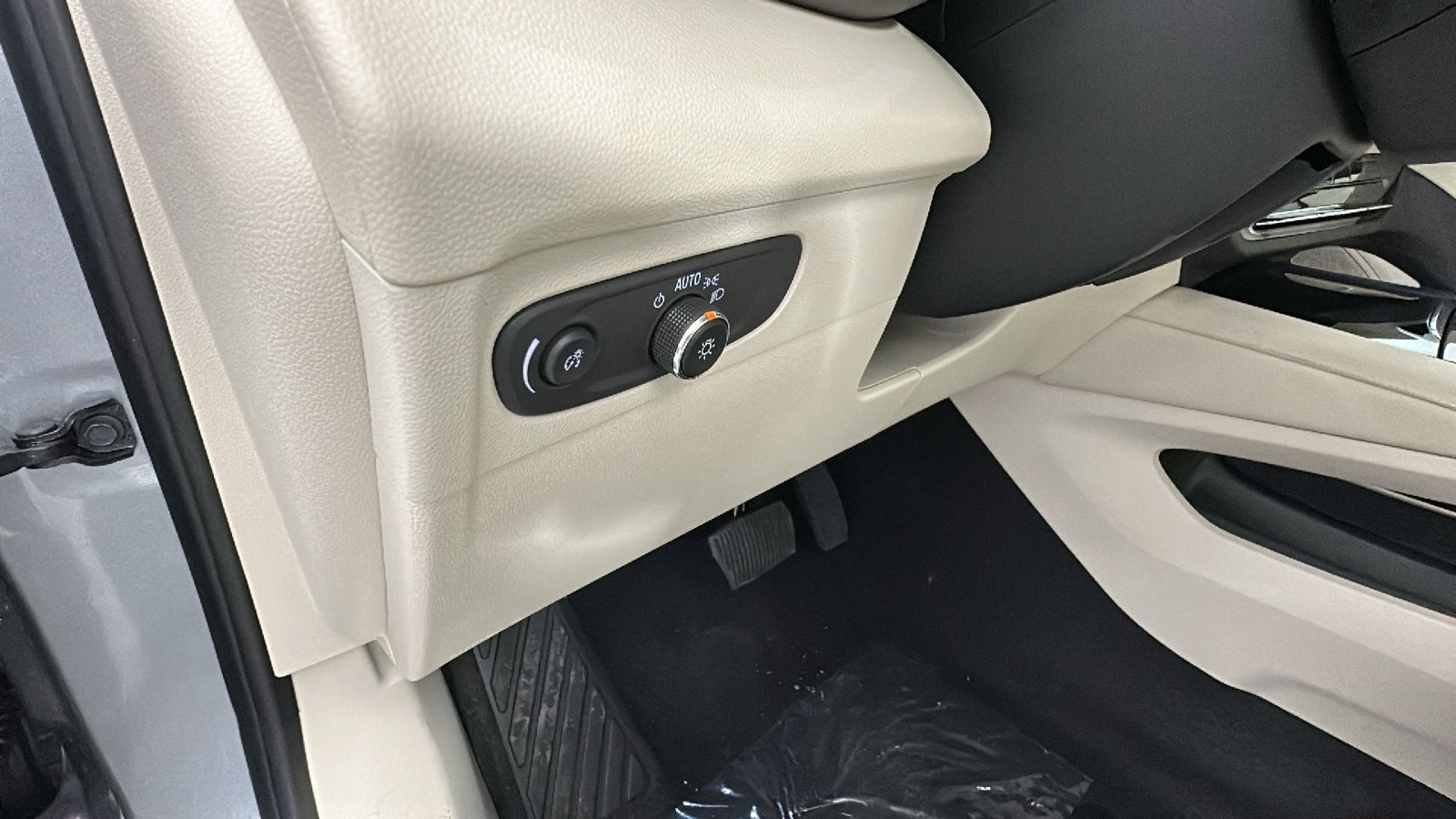 2023 Buick Envision Essence 31