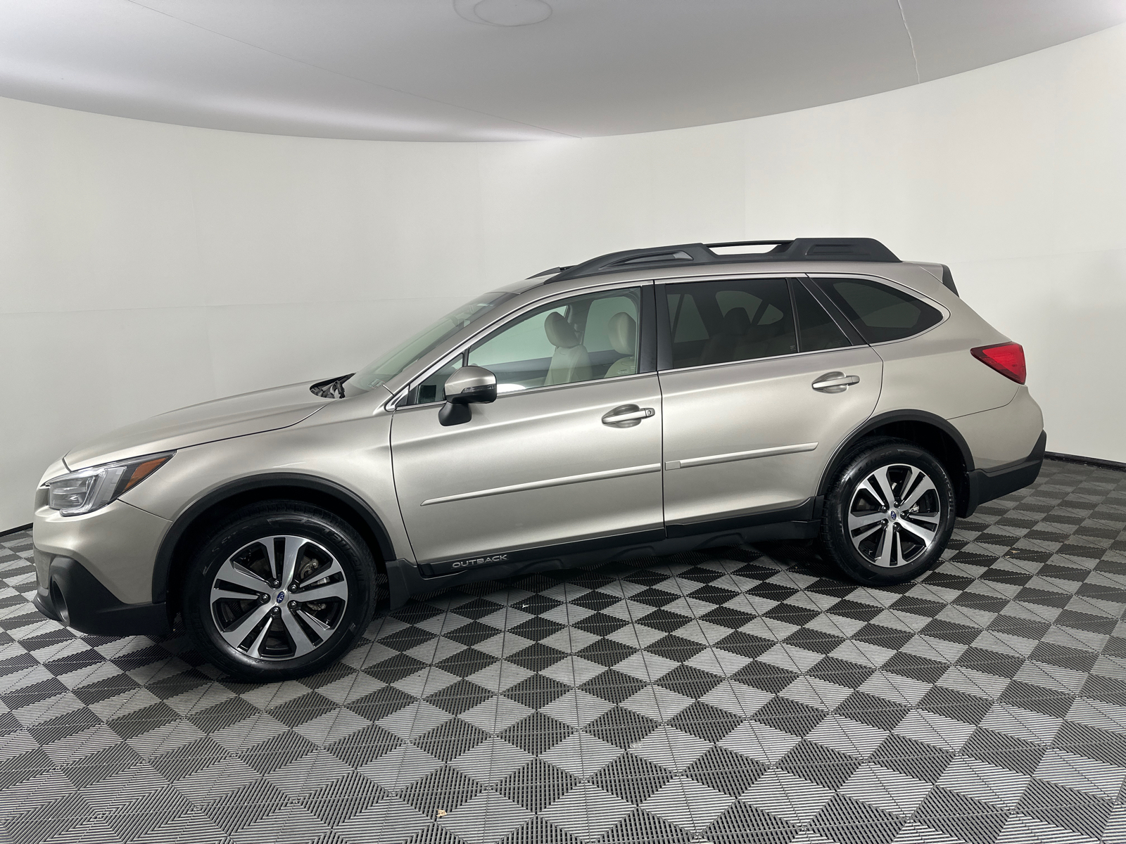 2018 Subaru Outback 3.6R 9