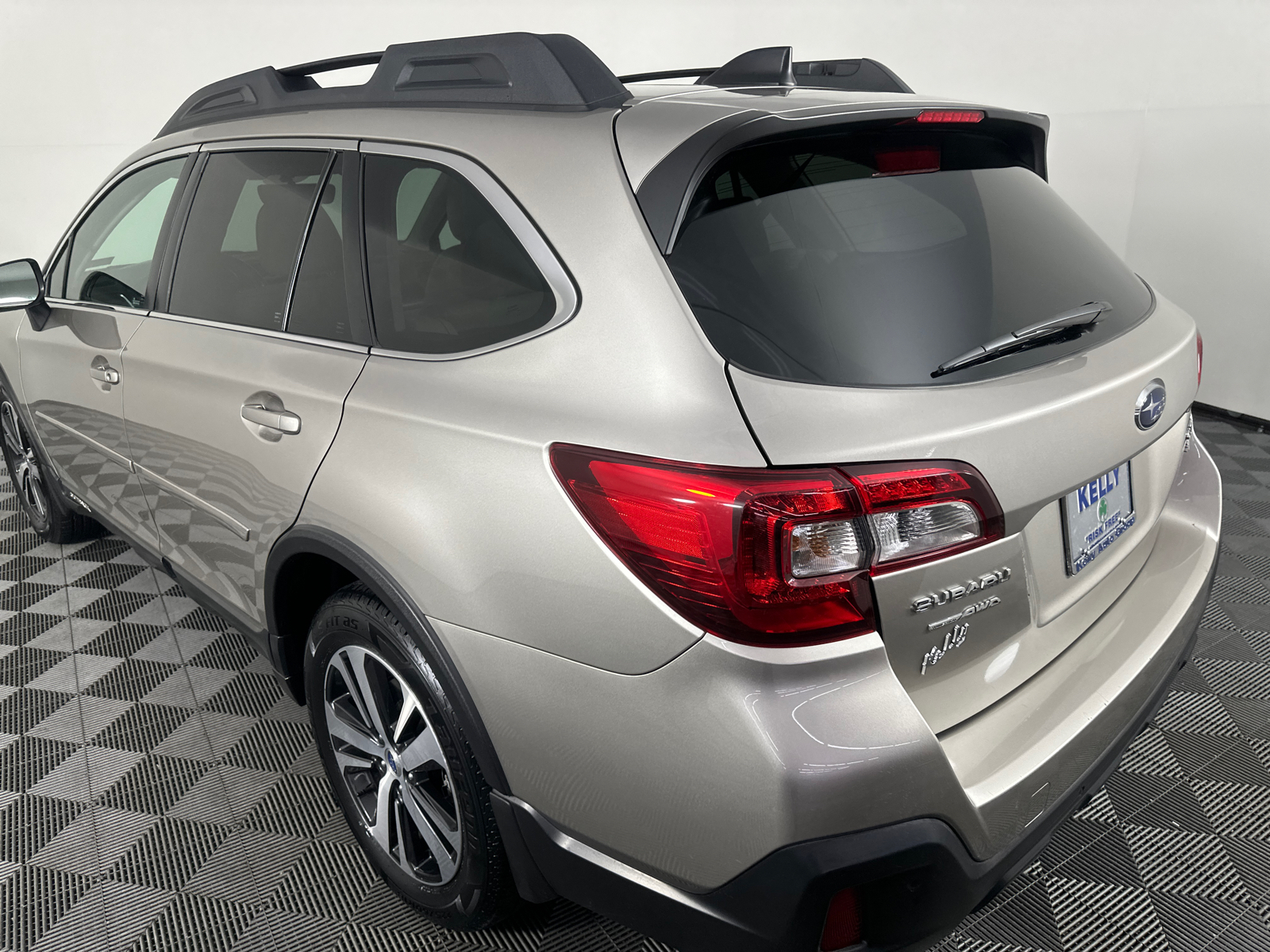 2018 Subaru Outback 3.6R 12