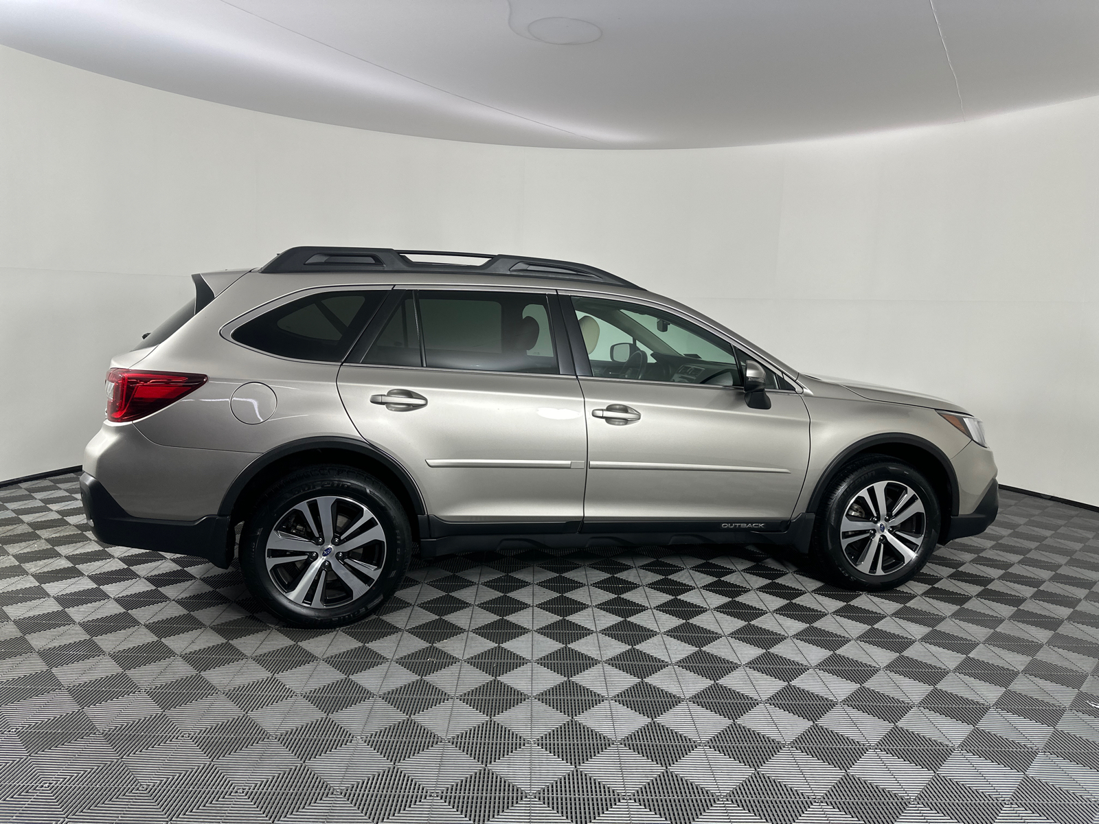 2018 Subaru Outback 3.6R 23