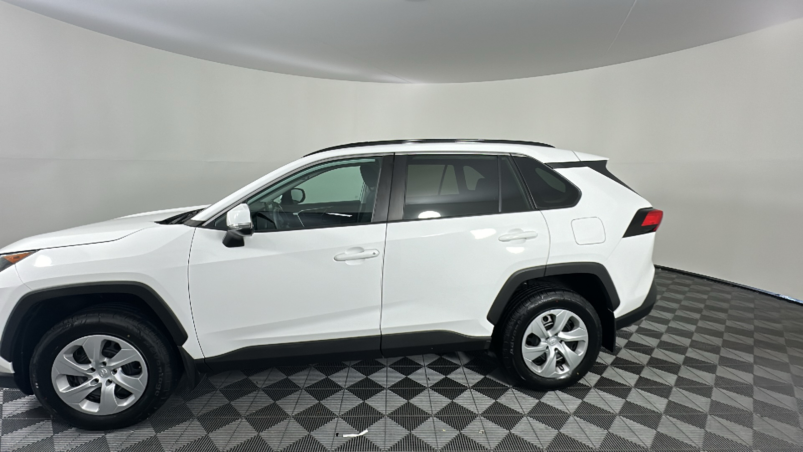 2019 Toyota RAV4 LE 10