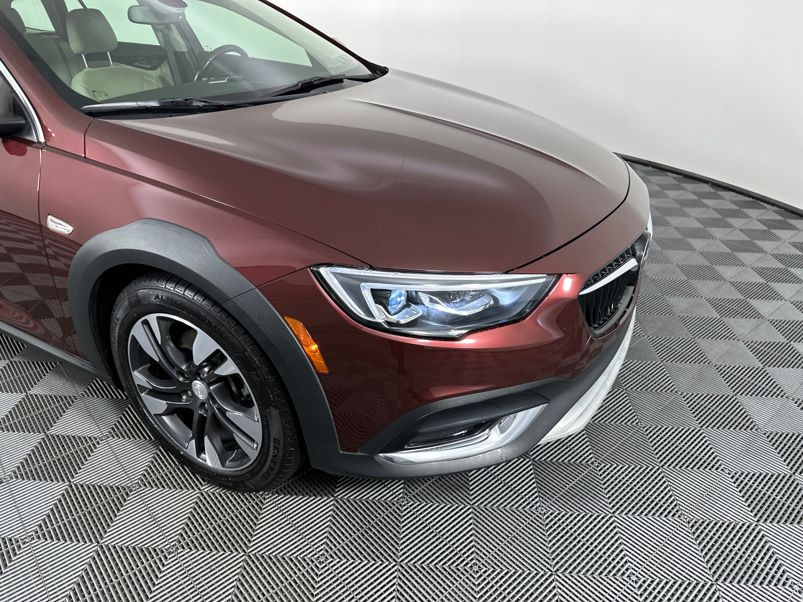 2018 Buick Regal TourX Essence 2