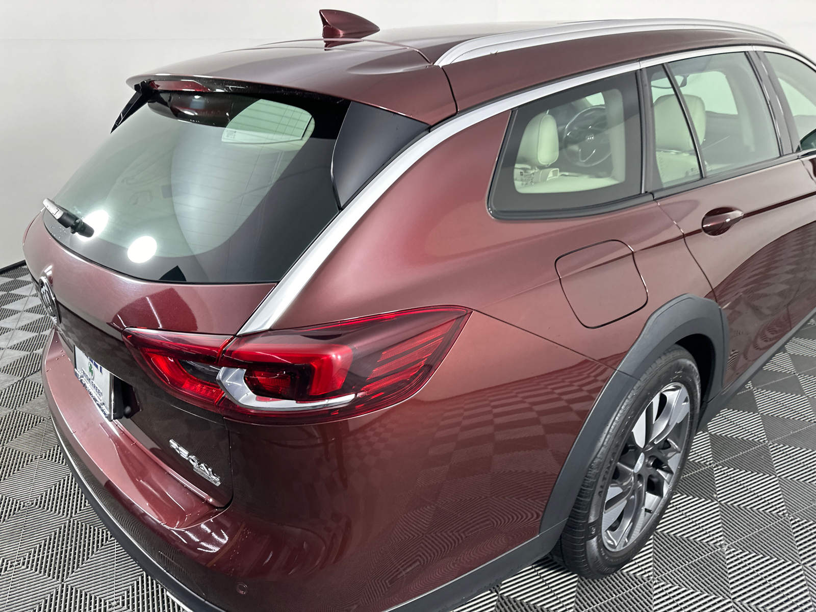 2018 Buick Regal TourX Essence 21