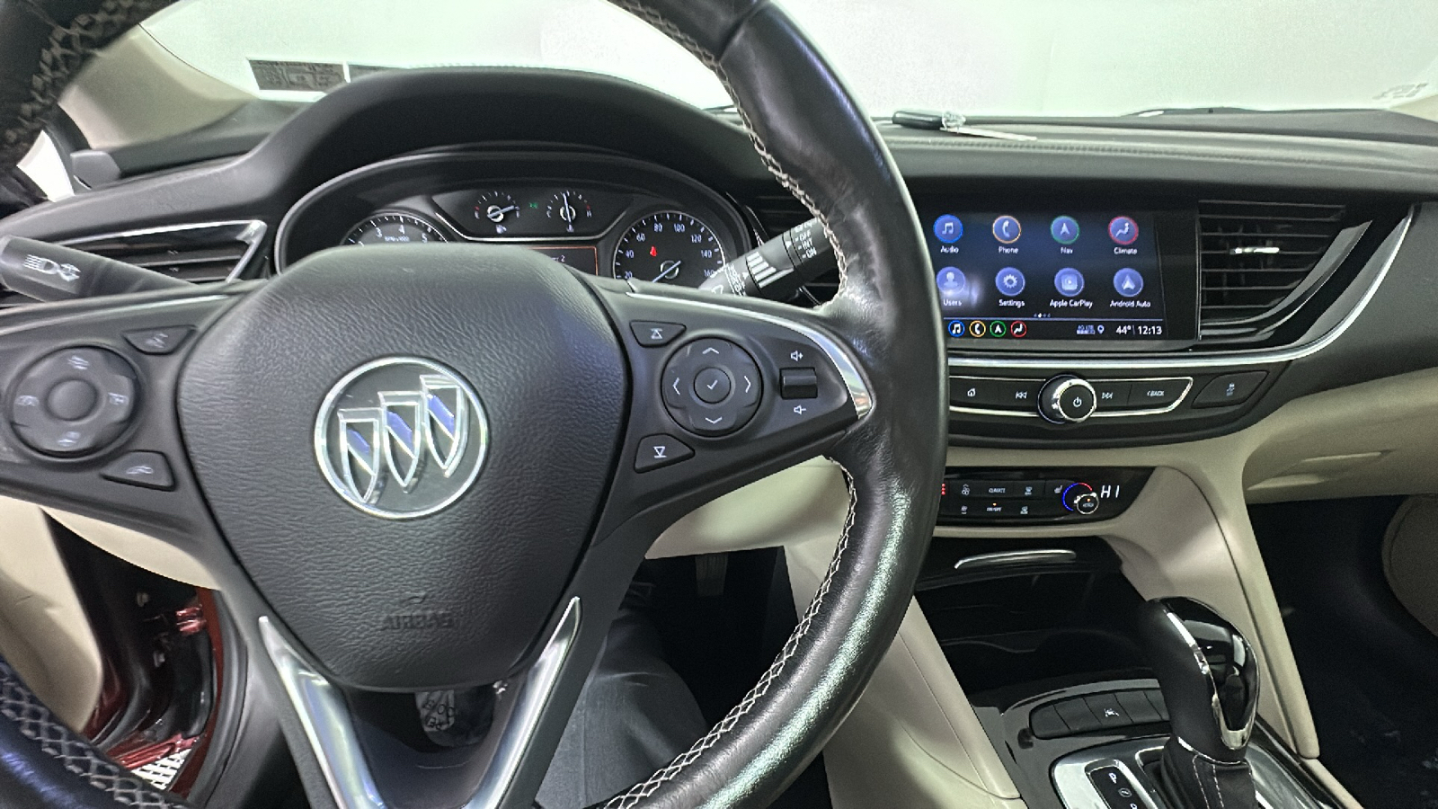 2018 Buick Regal TourX Essence 39