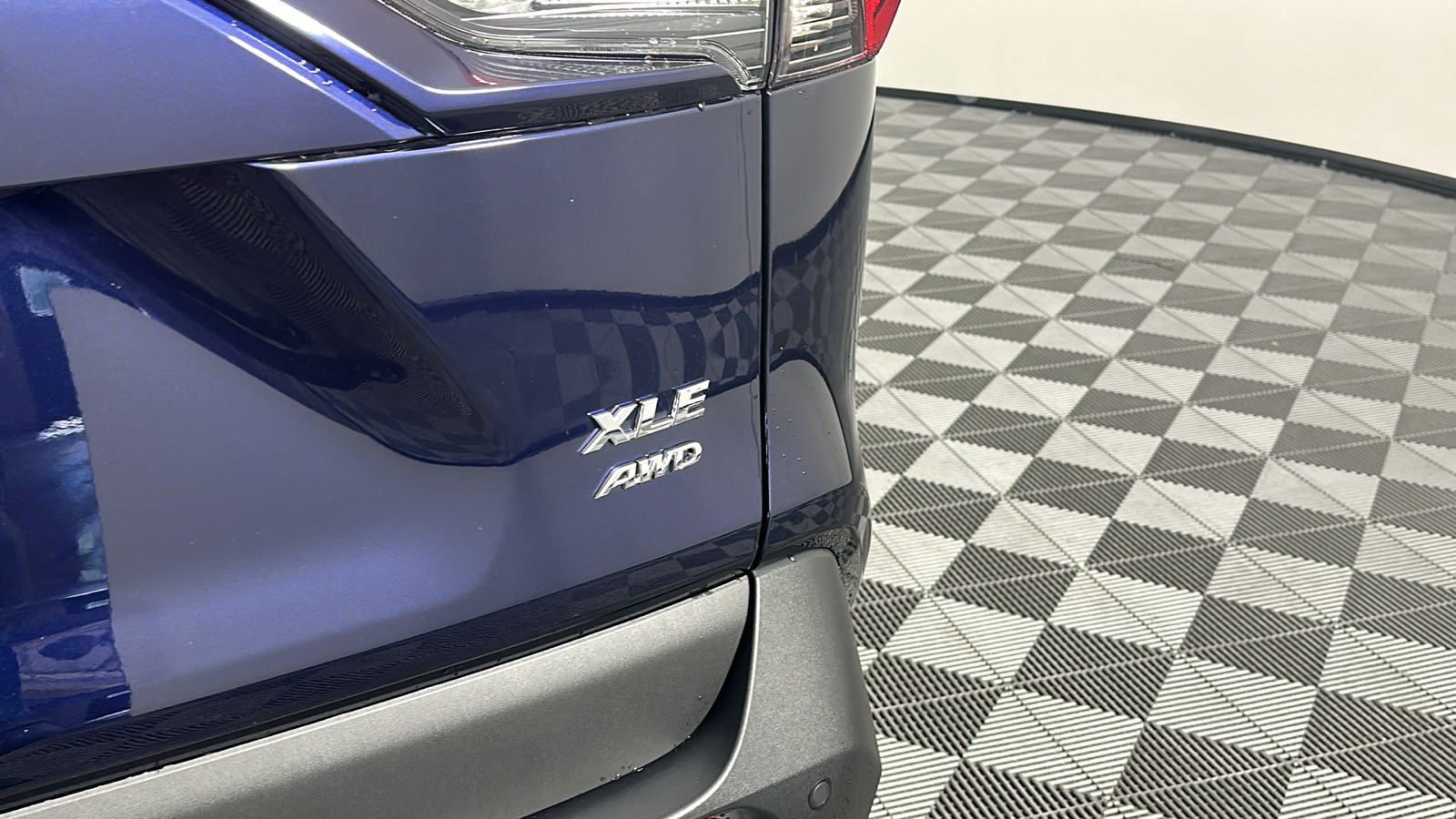 2024 Toyota RAV4 XLE Premium 17