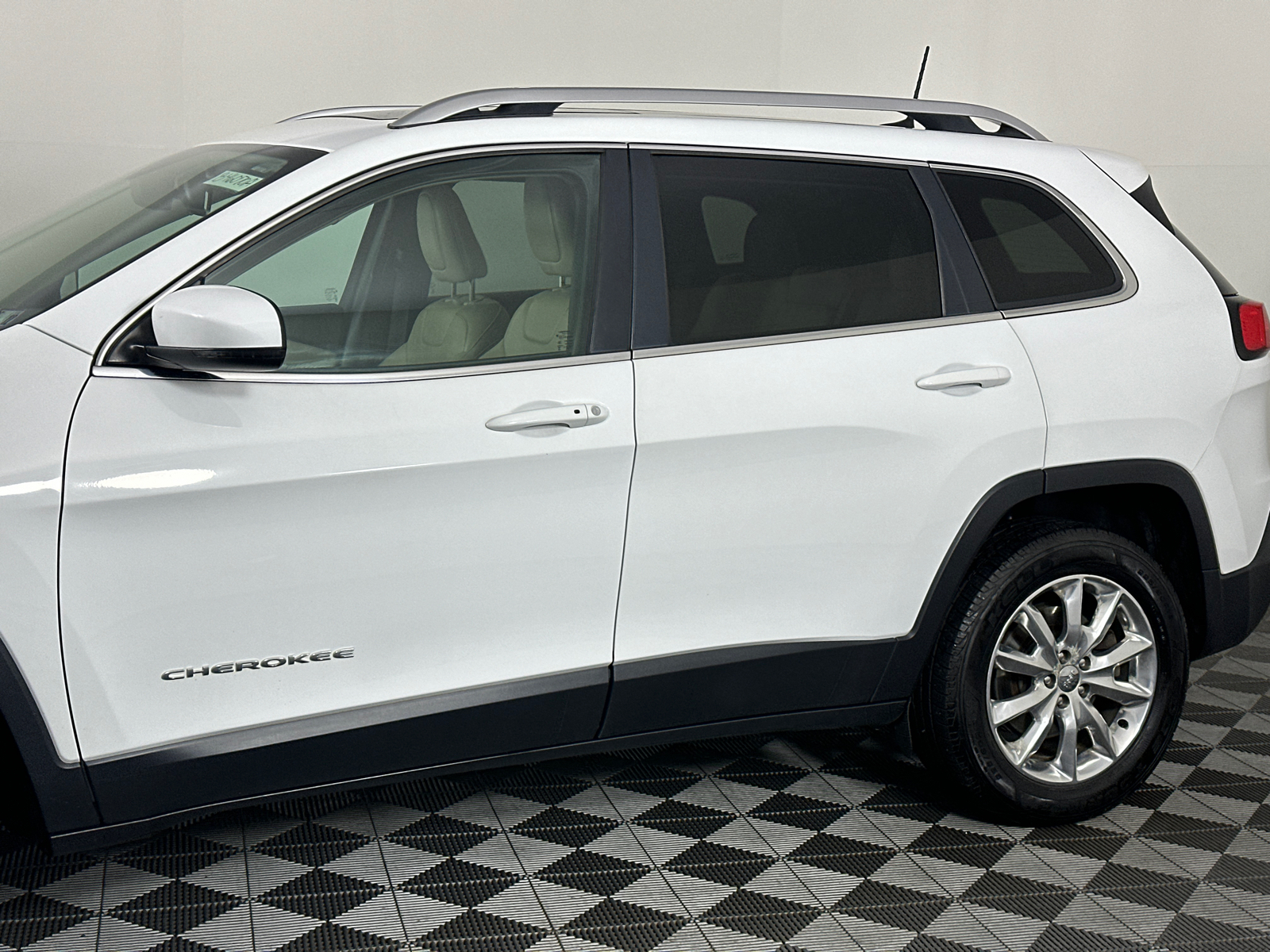 2016 Jeep Cherokee Limited 10