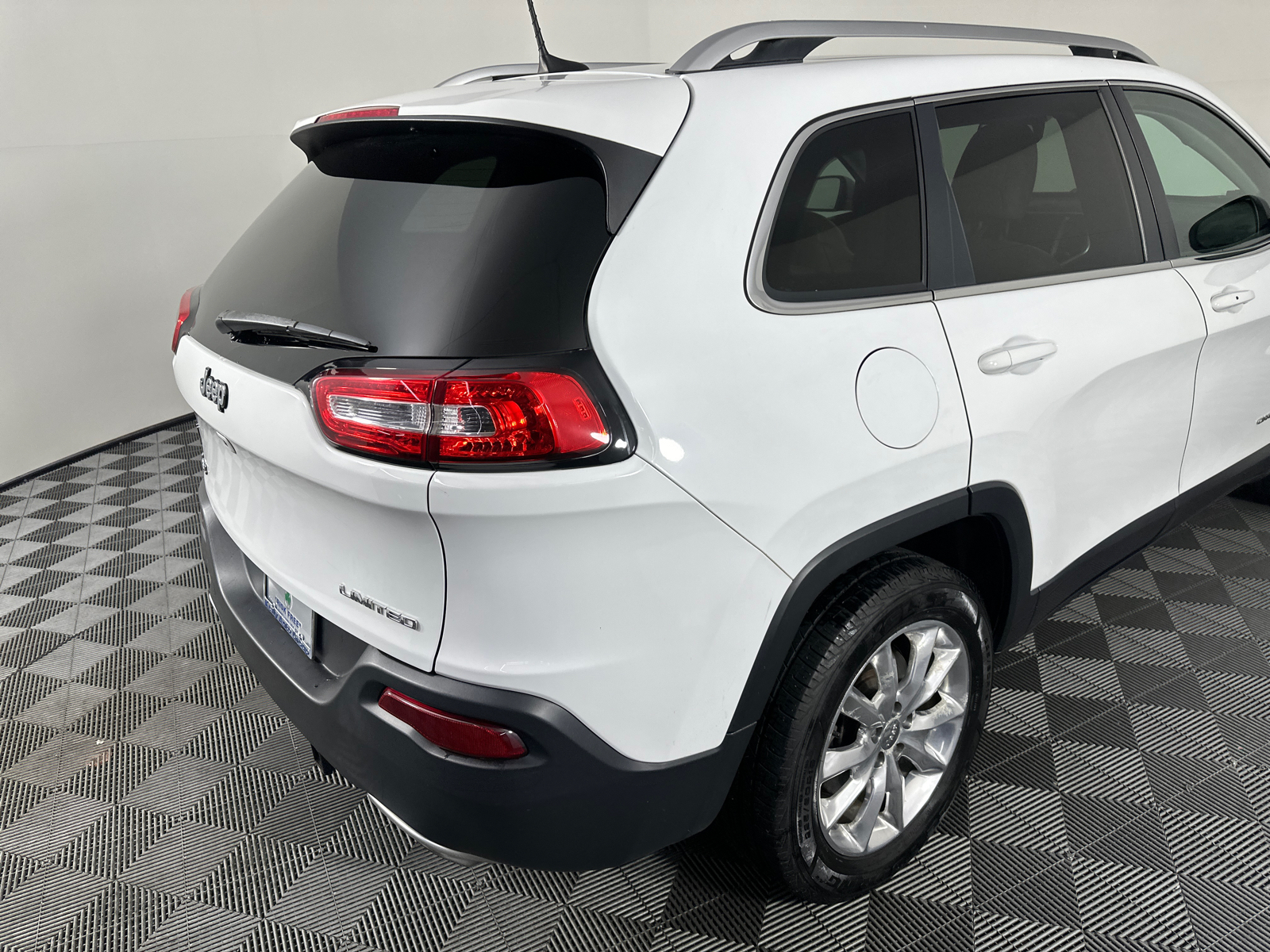 2016 Jeep Cherokee Limited 18