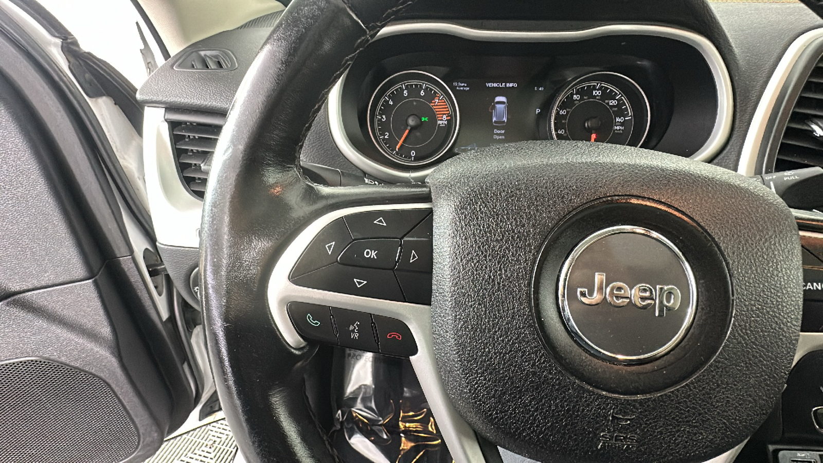 2016 Jeep Cherokee Limited 35