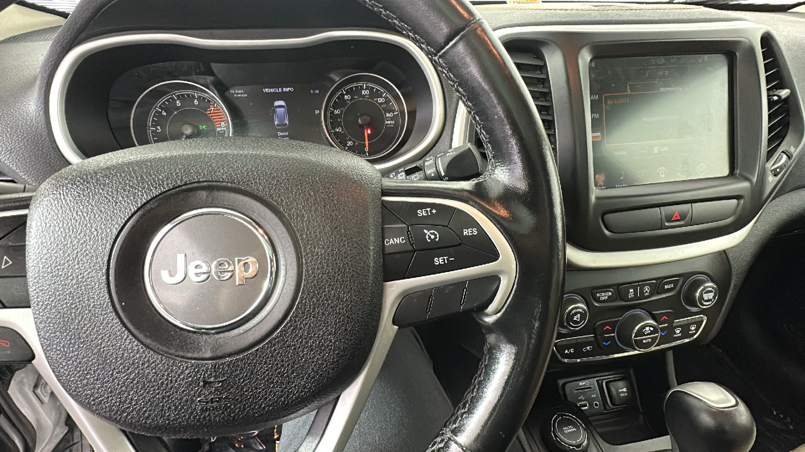 2016 Jeep Cherokee Limited 36